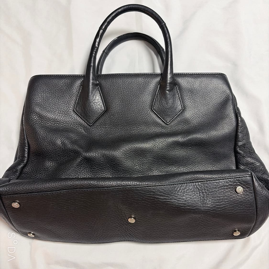 비비안웨스트우드 블랙 가죽 토트백 (크로스끈X) 상품이미지2