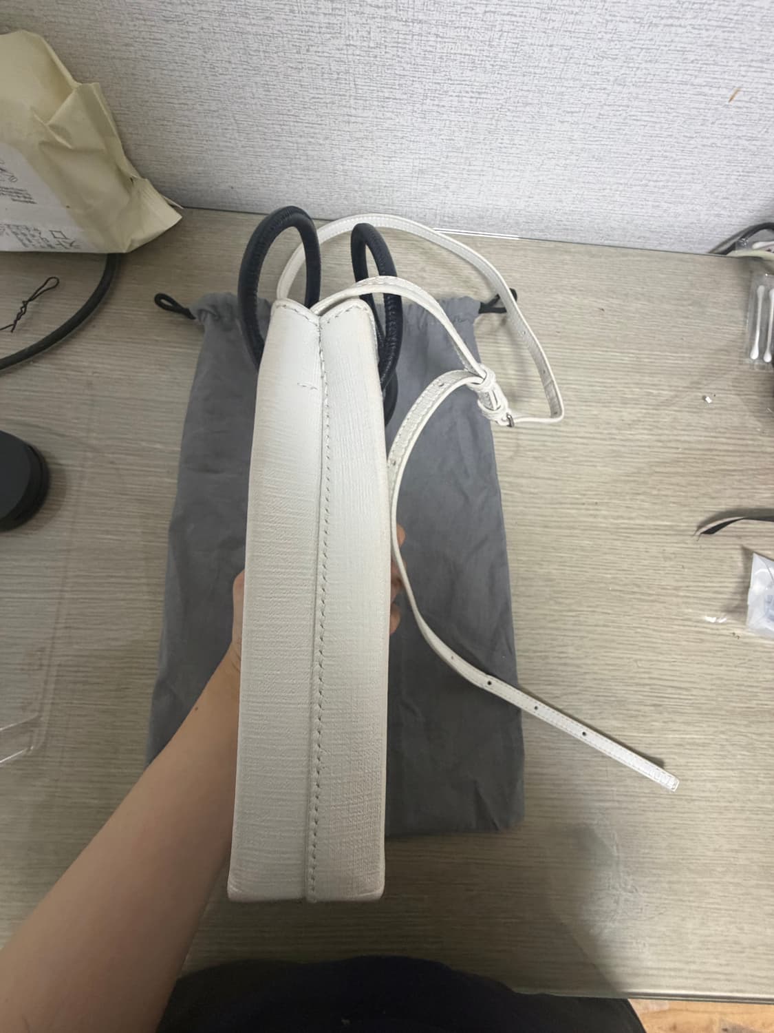 발렌시아가 가방 폰홀더백  화이트 정품 상품이미지5