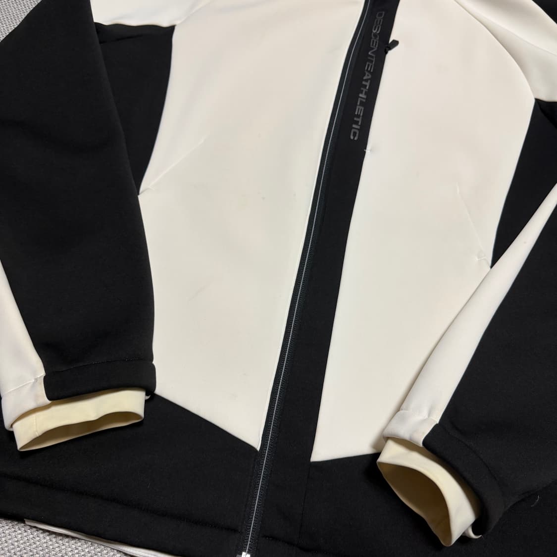 데상트 기모 트랙 자켓 상품이미지2