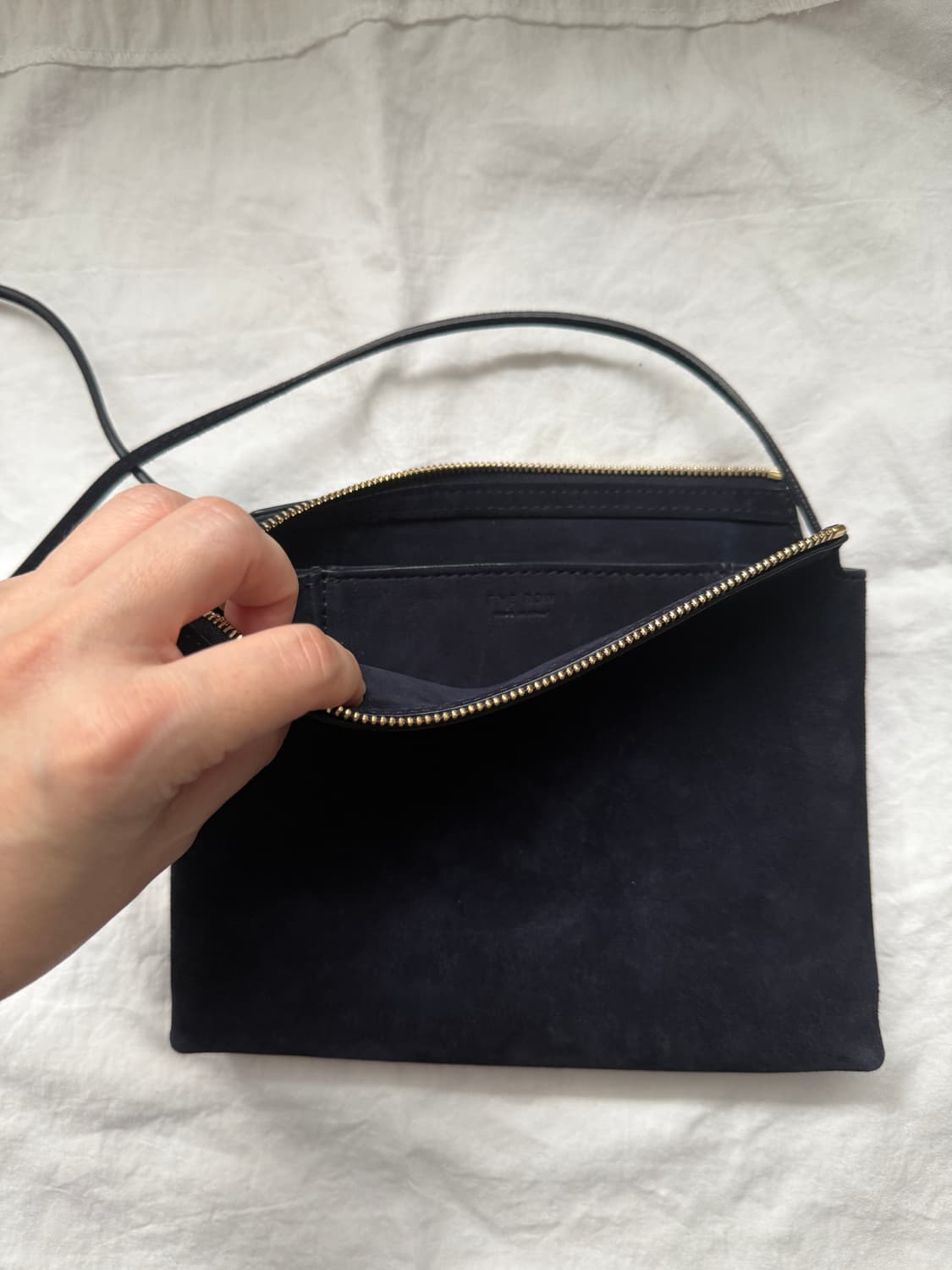 the row 더로우 스웨이드 크로스 백 상품이미지3