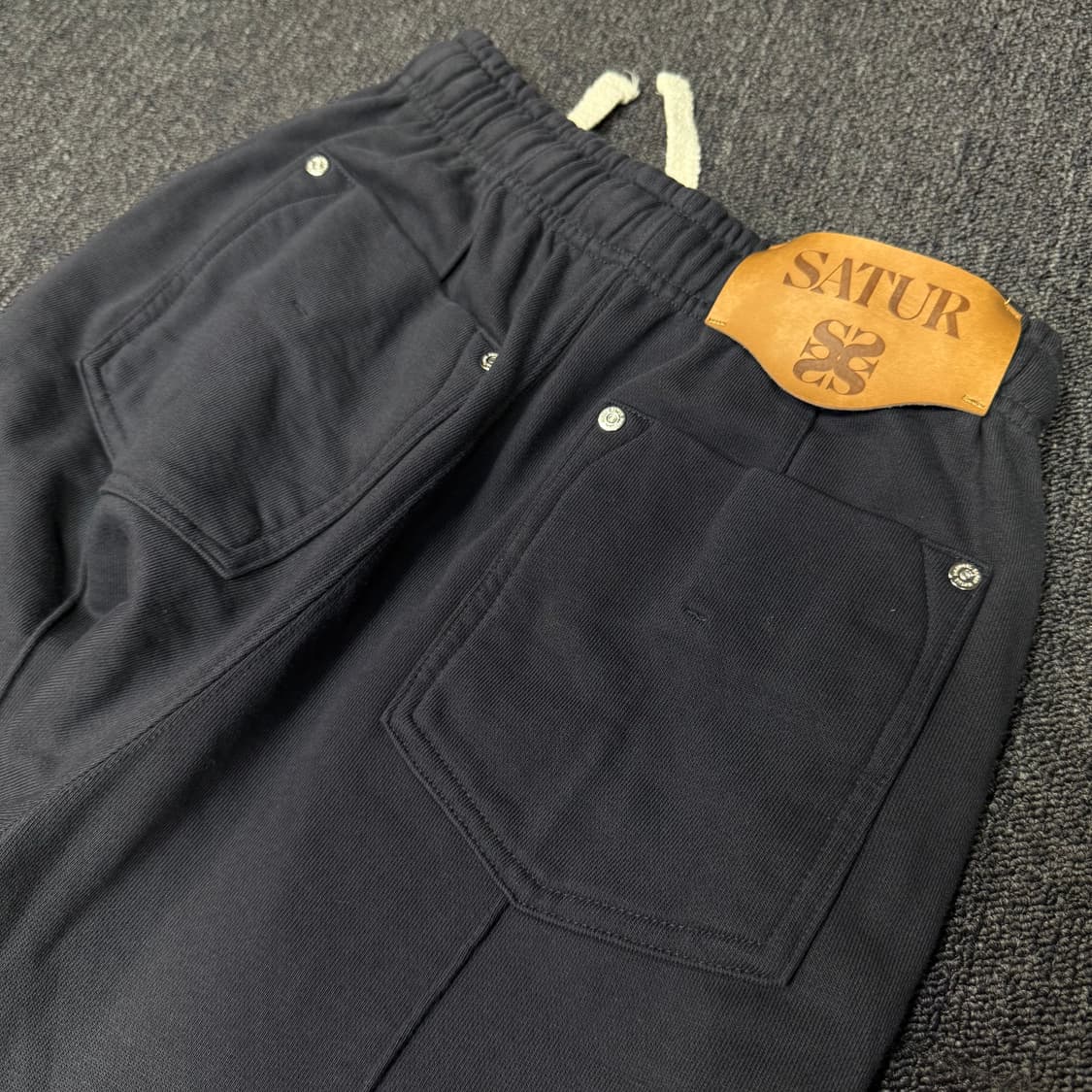 SATUR 가죽패치 조거팬츠 상품이미지8