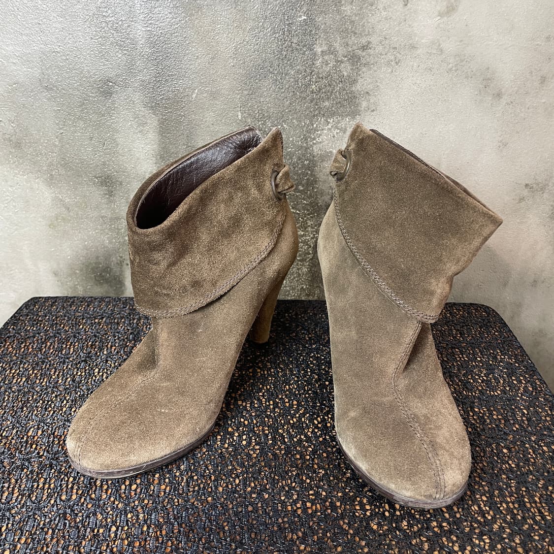 모스키노 스웨이드 힐 상품이미지3