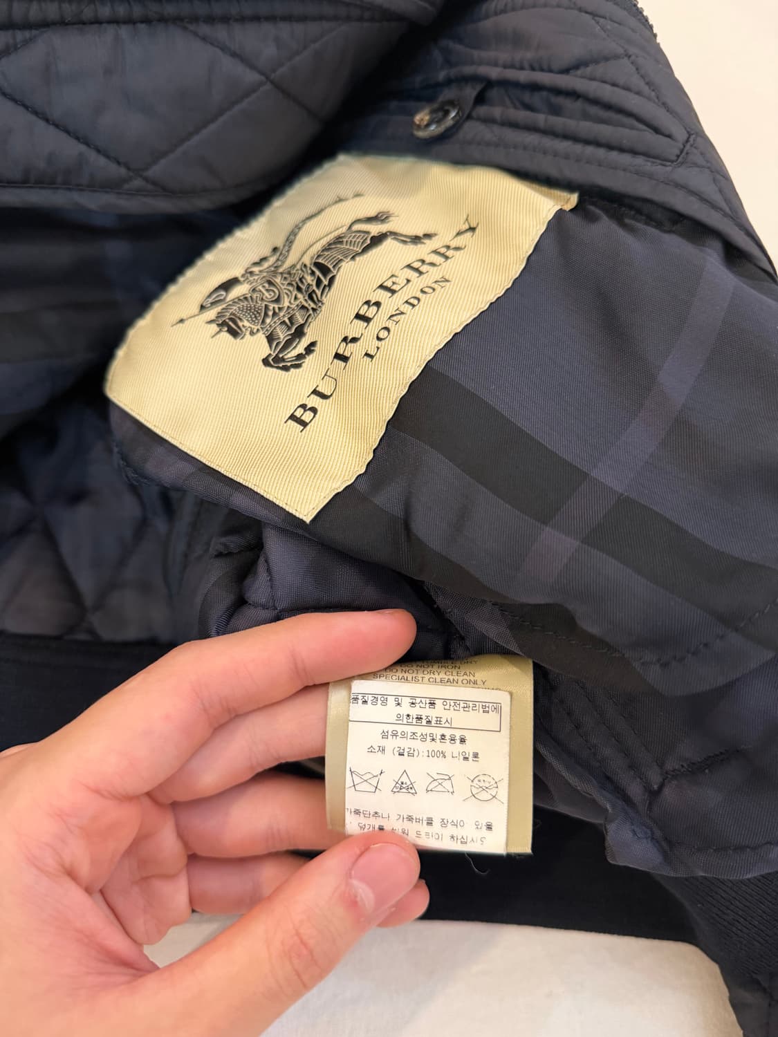 버버리 가죽패치 퀼팅 봄버자켓 블랙 상품이미지7