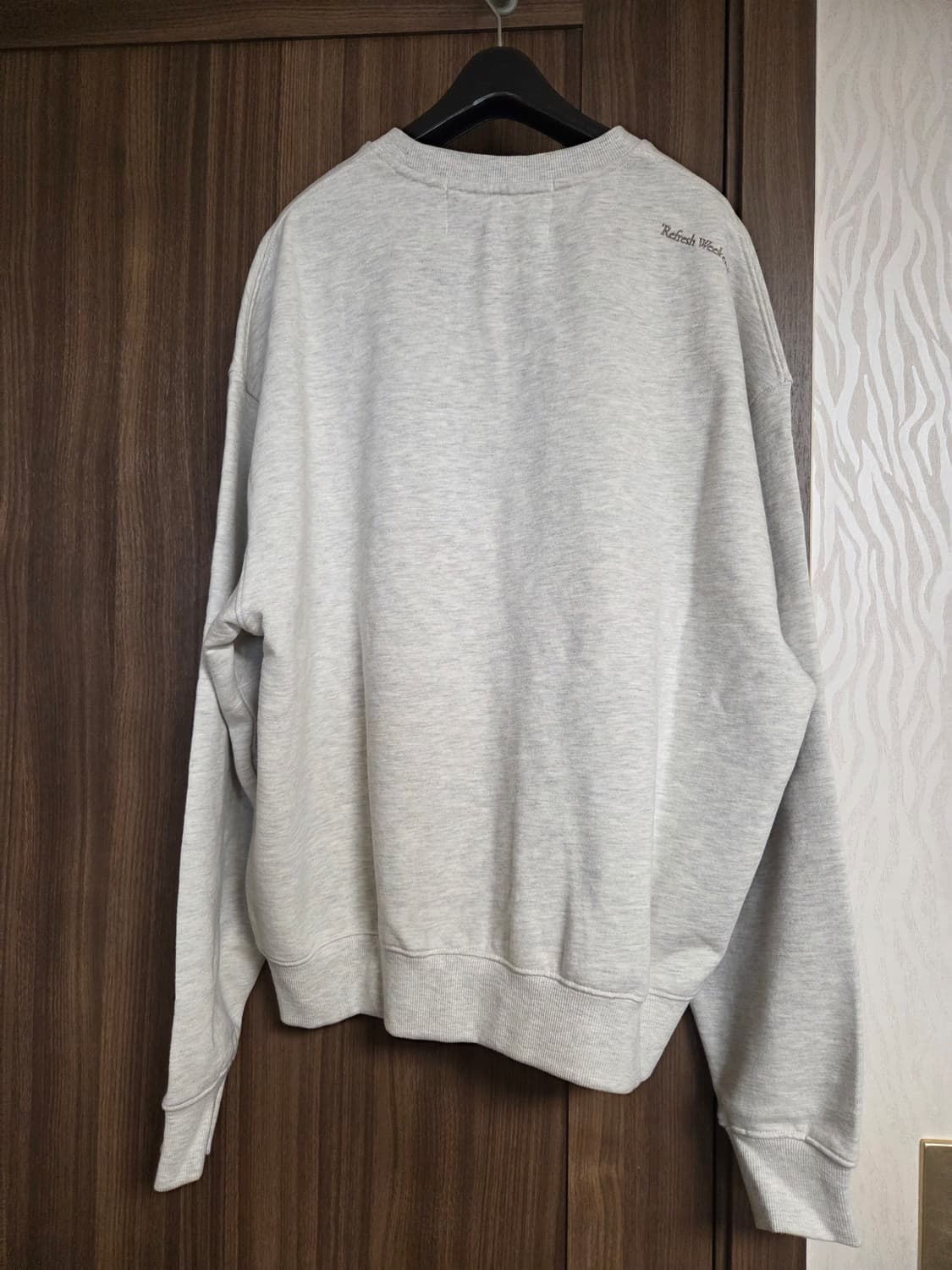 새상품)새터 satur  멜란지그레이 오버핏 빅로고 맨투맨 M 상품이미지4