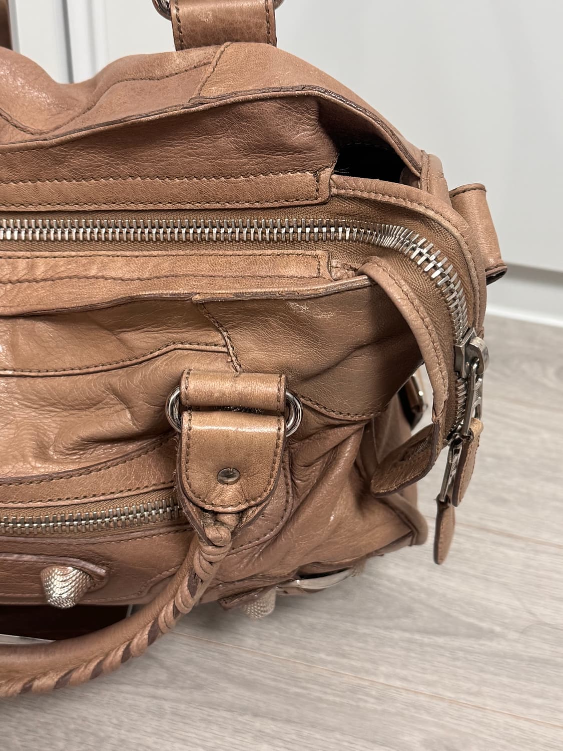 발렌시아가 자이언트 모터백 미디움 은장 브라운 상태A- 상품이미지3