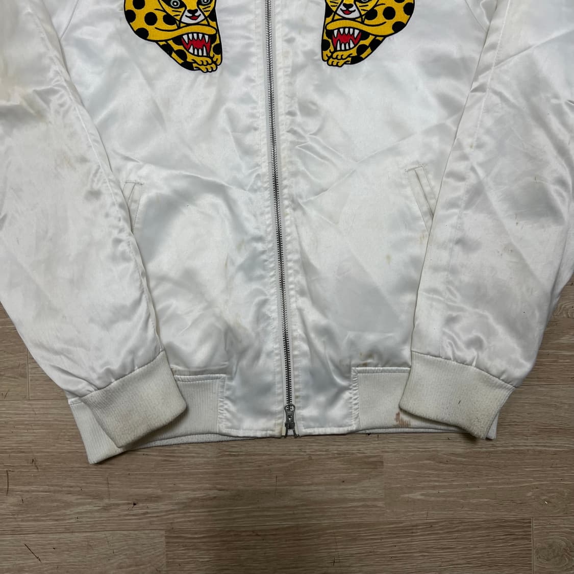 비바스튜디오 타이거 자수 스카쟌 스타디움 자켓 [화이트] L/100 상품이미지3