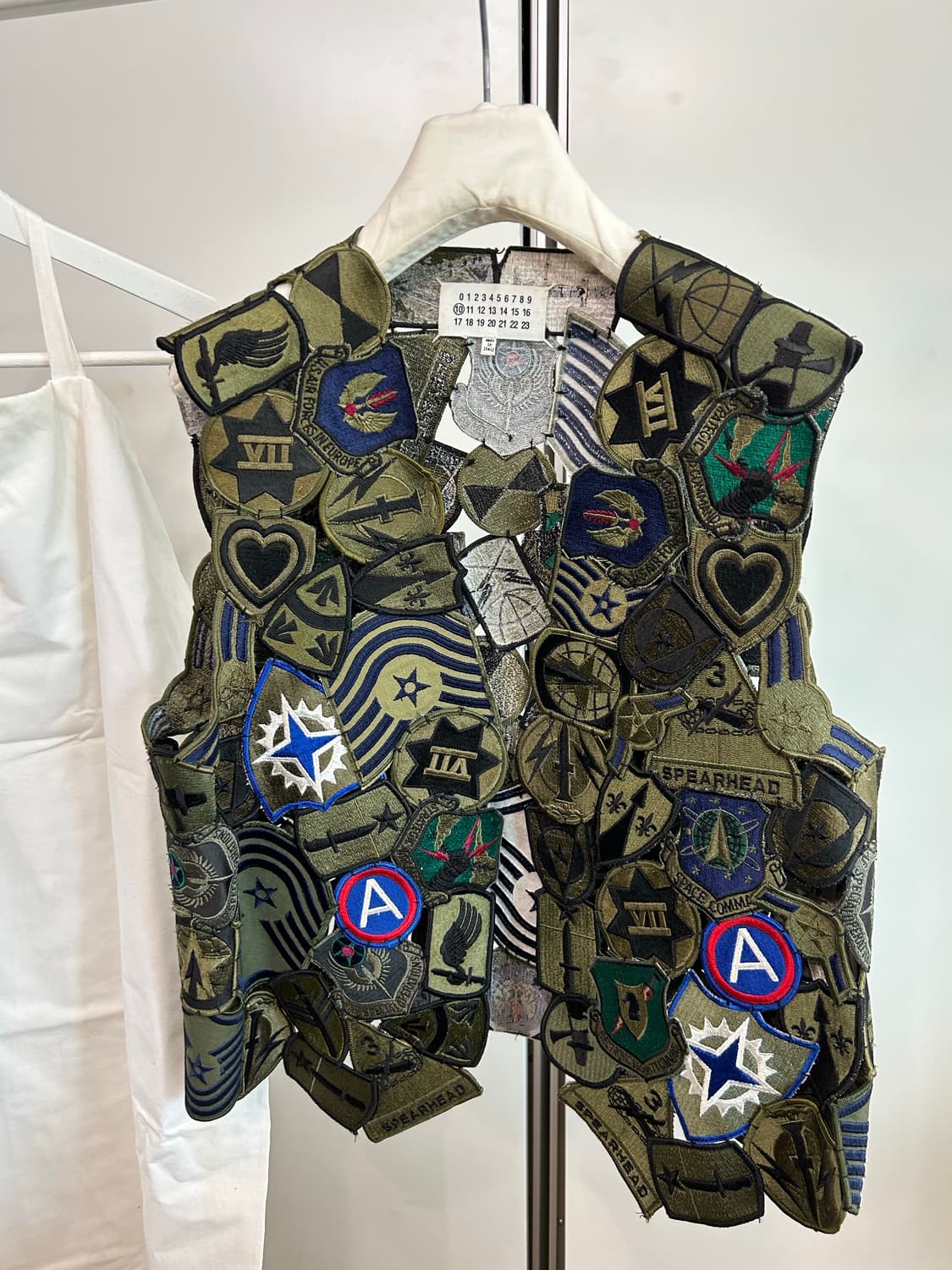 마르지엘라 밀리터리 인시그니아 베스트 상품이미지2