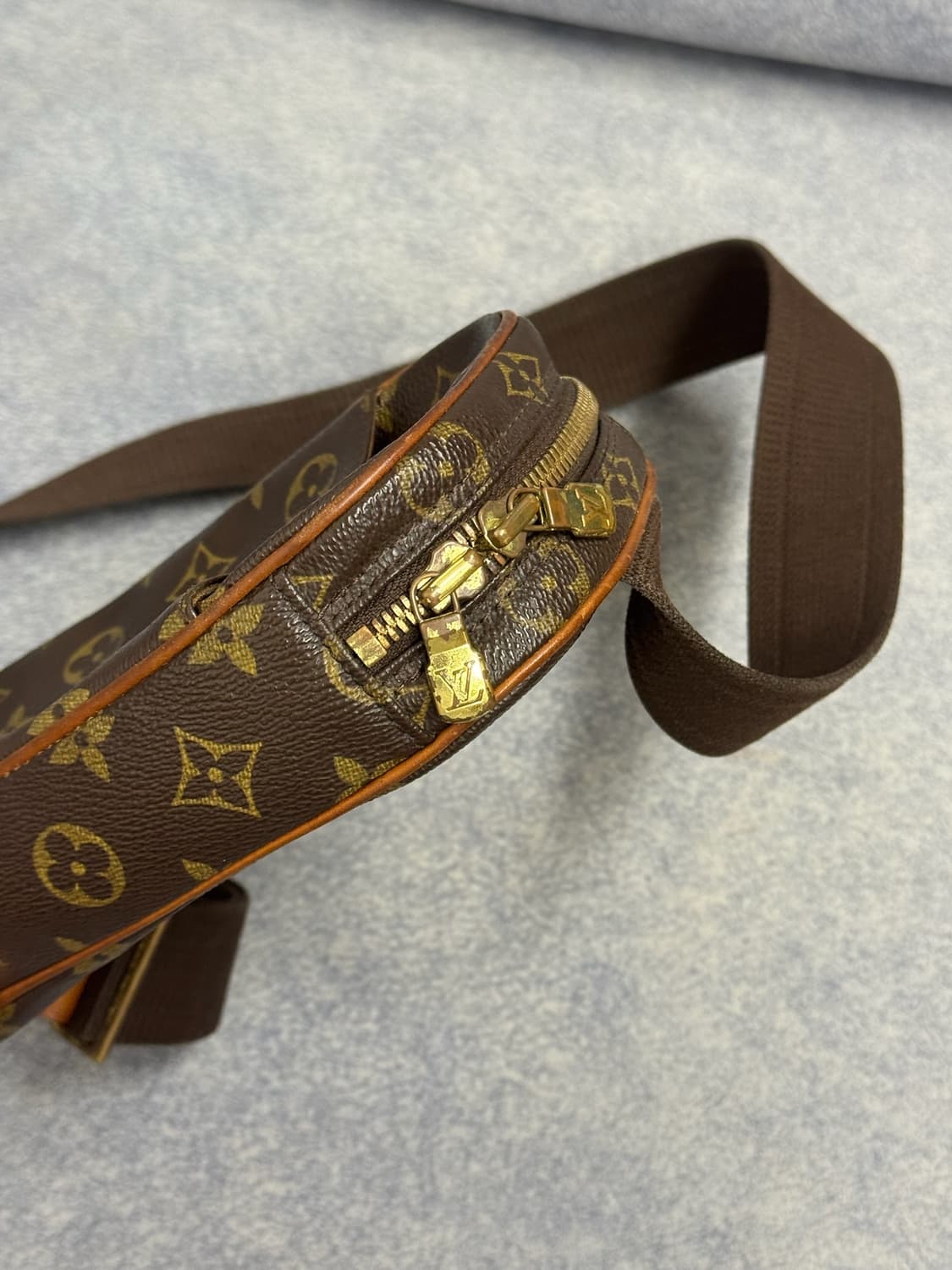 루이비통 겐지 모노그램 슬링백  상품이미지5