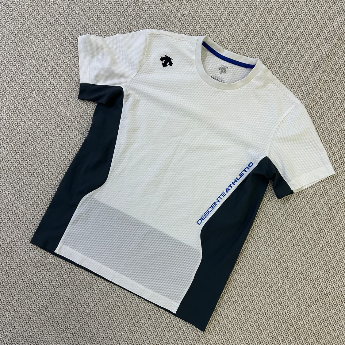 100 데상트 기능성 반팔티 0410D 상품이미지1