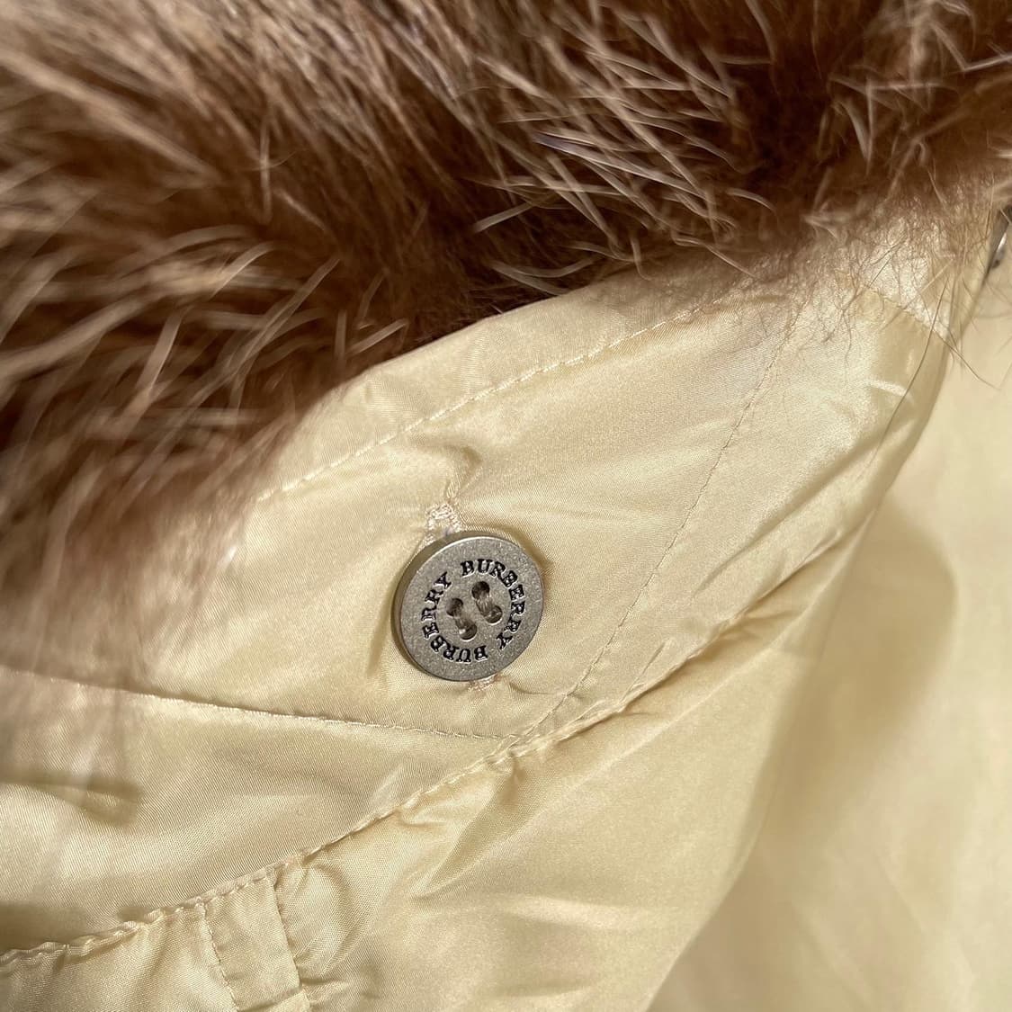 버버리 체크안감 다운 숏 패딩 상품이미지6