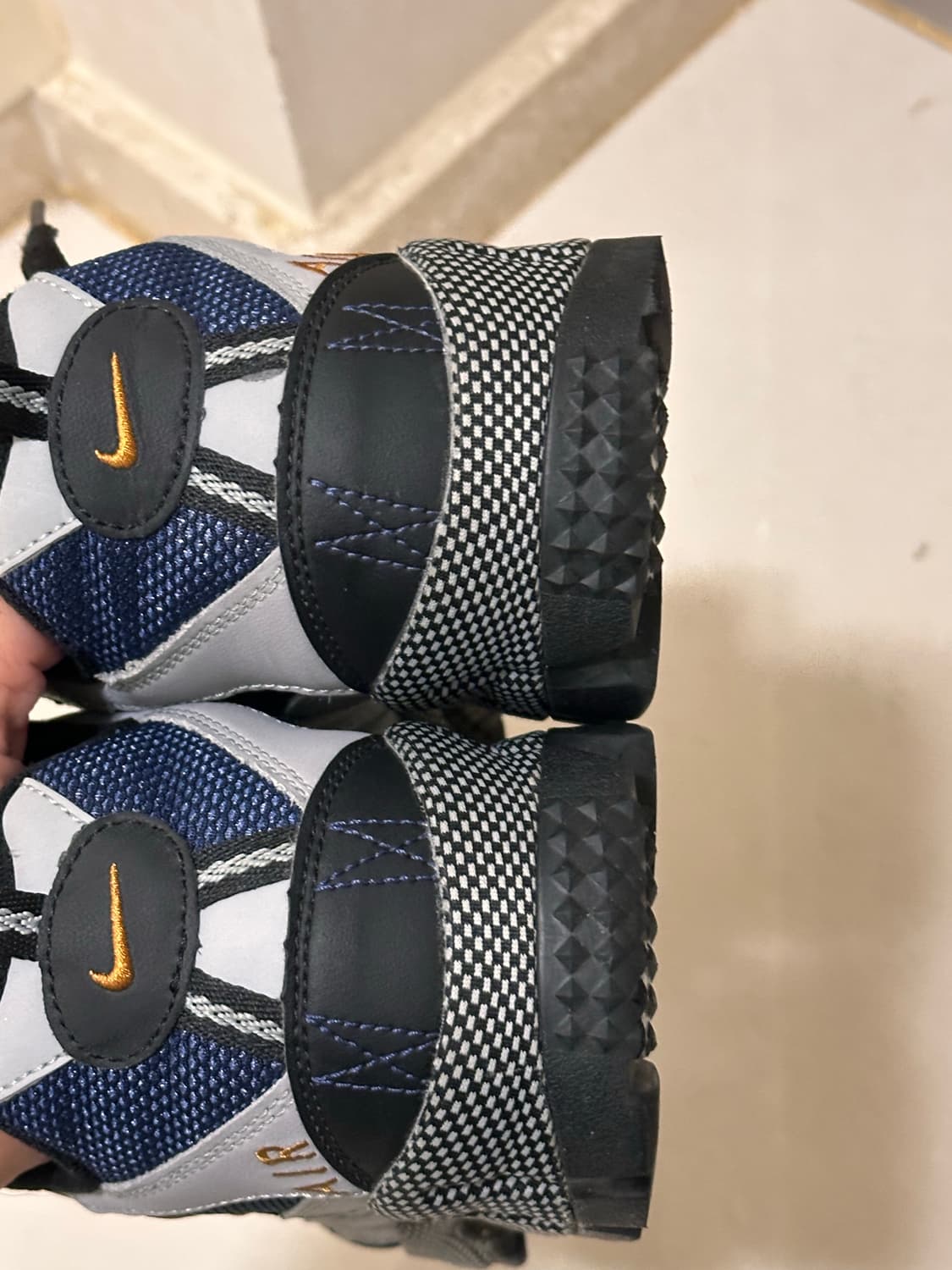 나이키 에어휴마라 미드나잇 네이비 280 상품이미지3