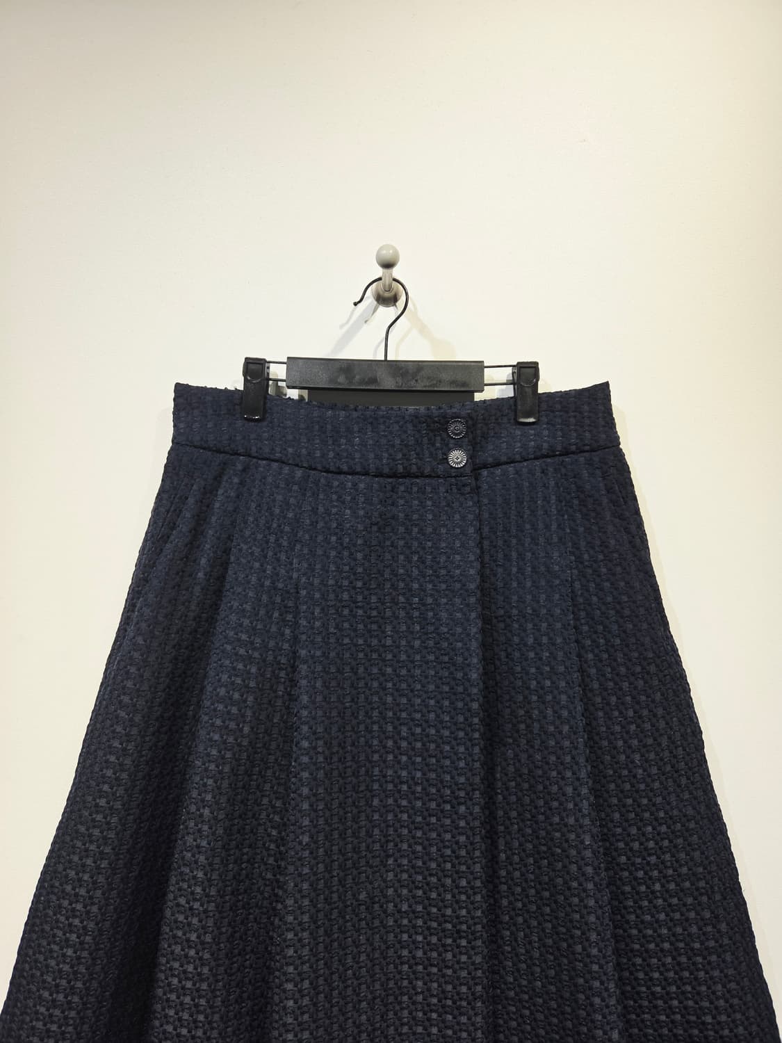 KARL LAGERFELD 칼라거펠트 파리 텍스처 플레어 스커트 상품이미지3