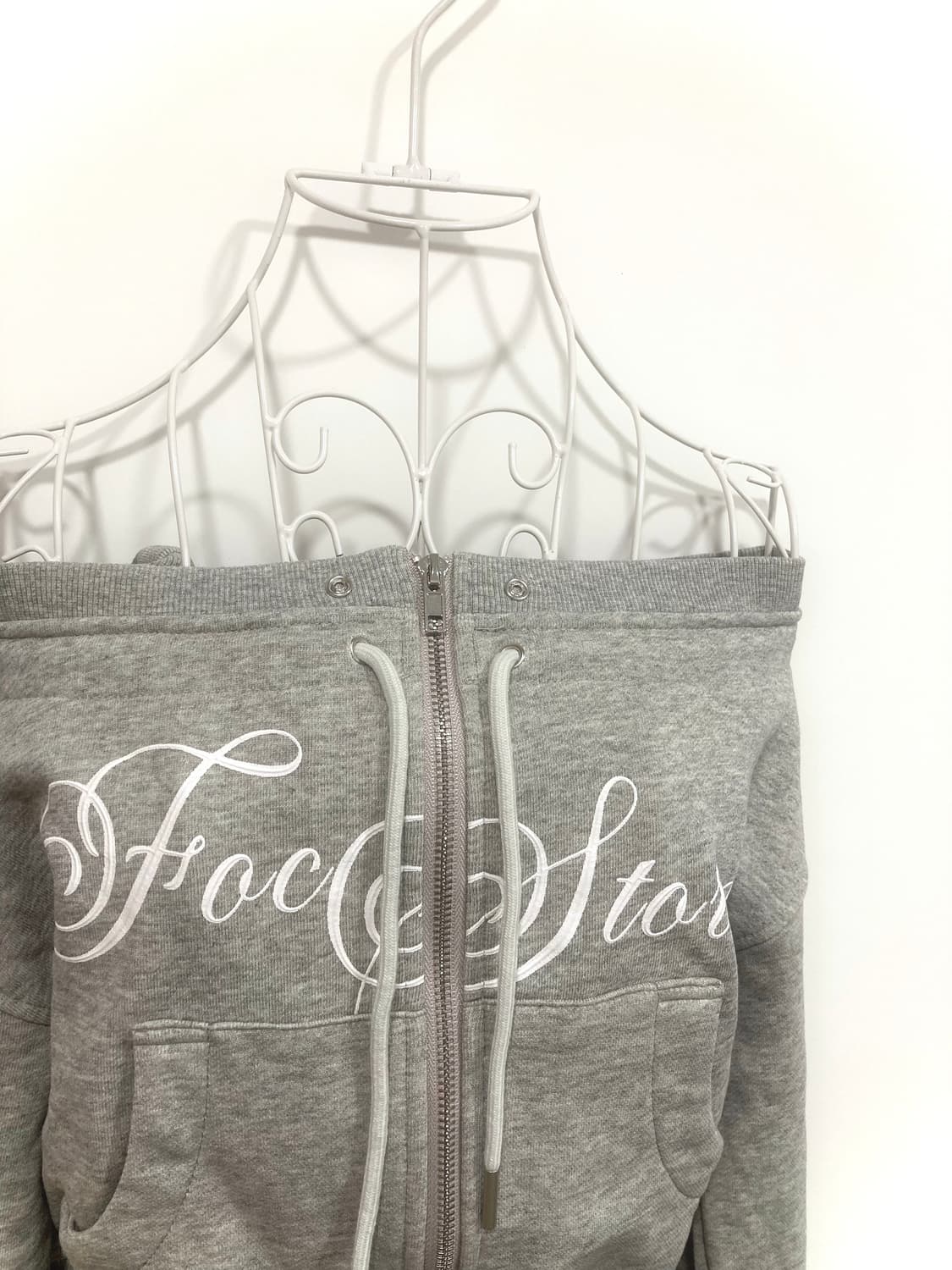 Off-shoulder Gray fur hoodie 상품이미지5