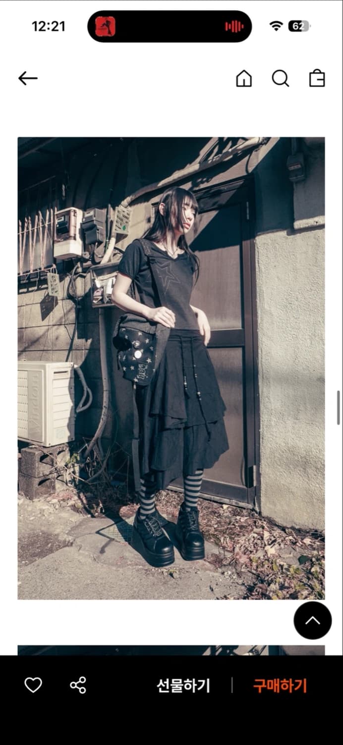 허그유어스킨 Star flayered midi skirt (Black) 상품이미지3