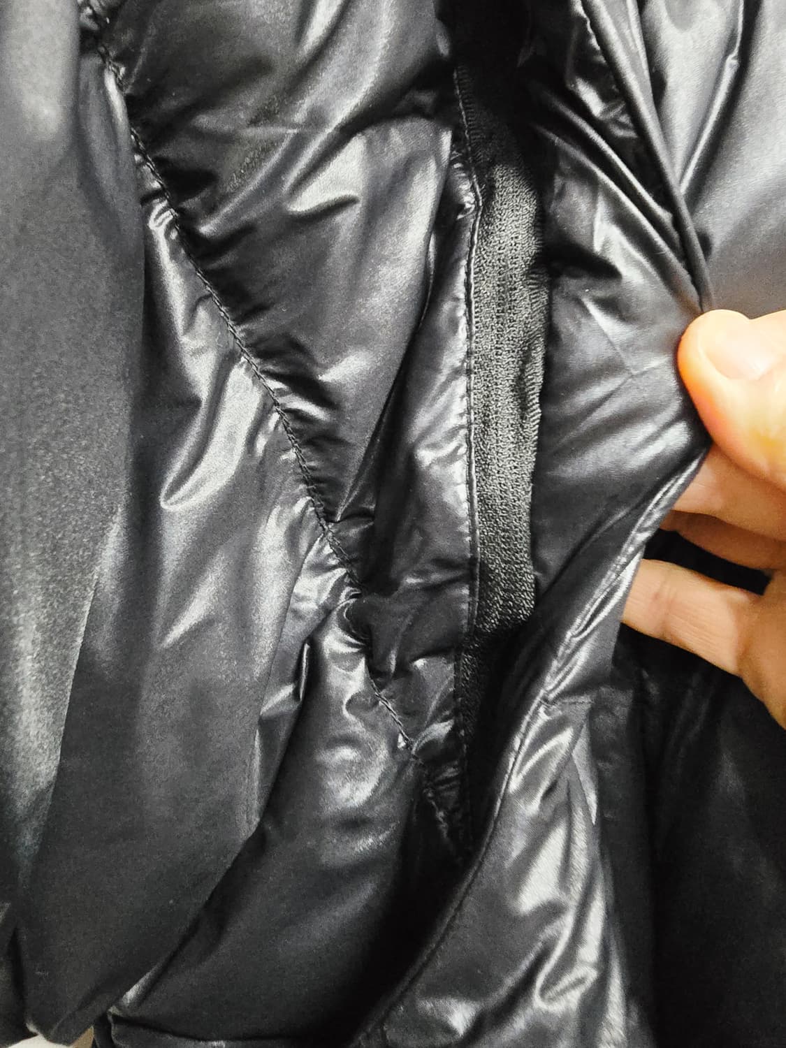 OUR 블랙 크롭 숏패딩 상품이미지4