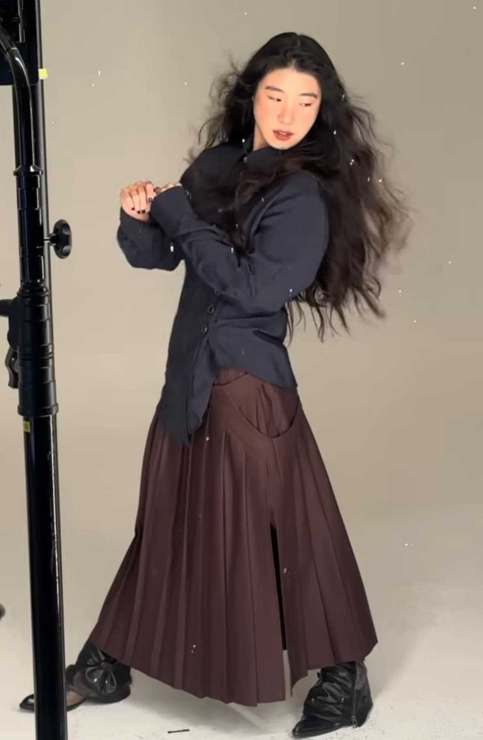 미스치프 CURVED PLACKET SHIRT_NAVY 상품이미지1