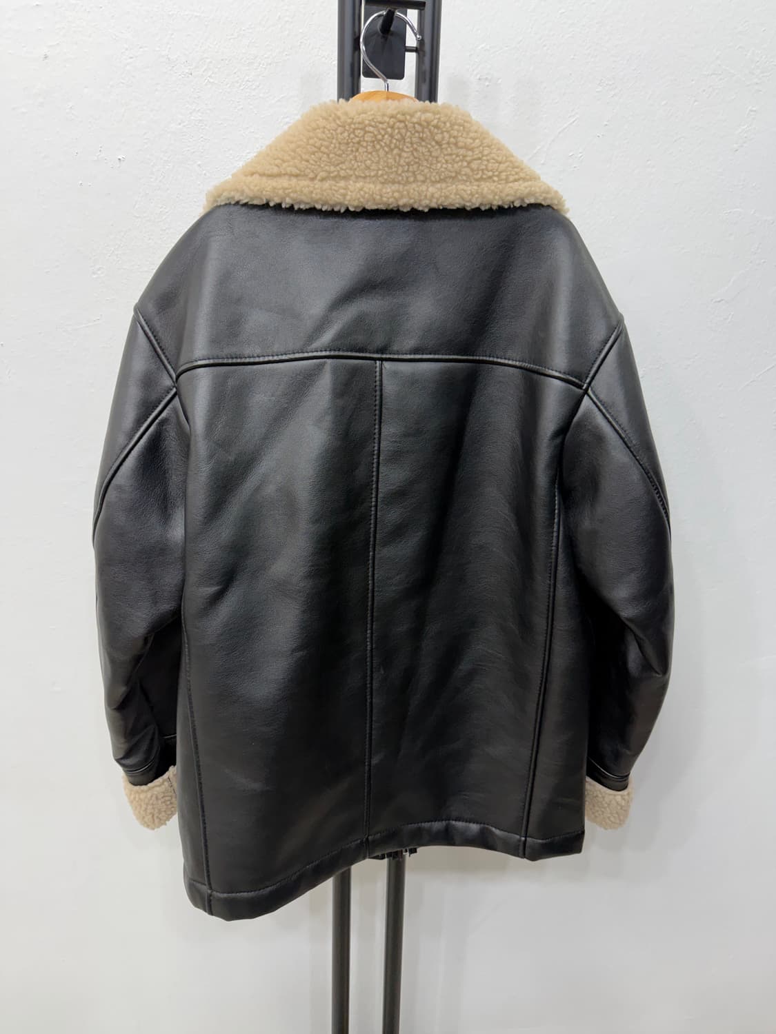 정품) 스페로네 남성 블랙 무스탕 가죽 자켓 XL 상품이미지5