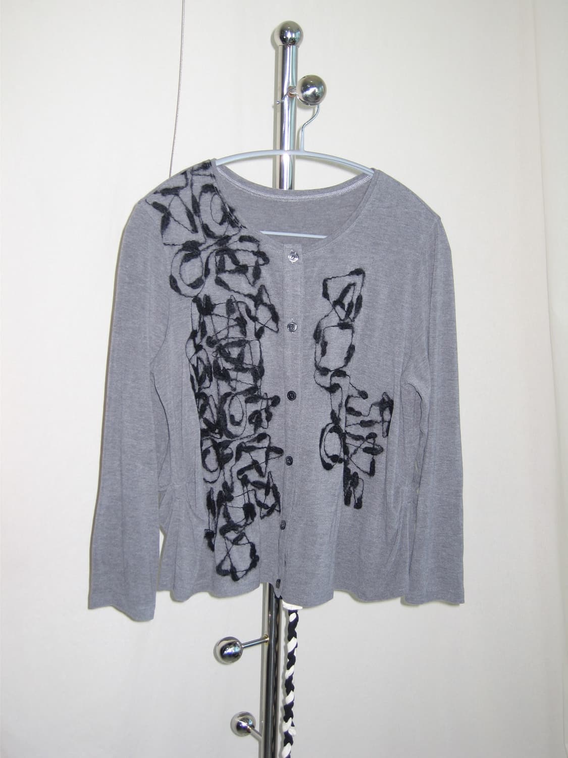 T.b 자수 그래픽 가디건 상품이미지1