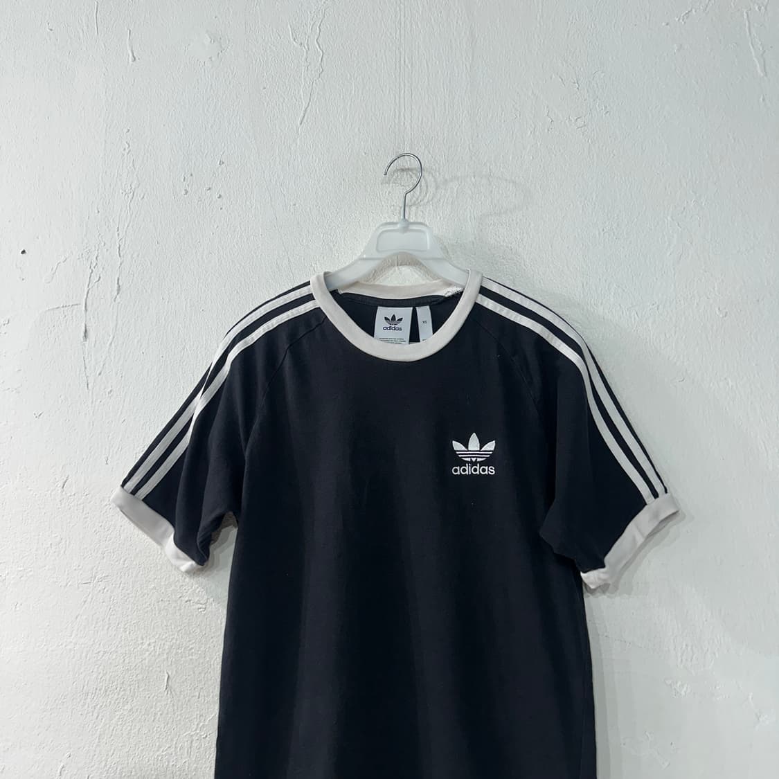 아디다스 검흰 반팔티 XS 상품이미지2