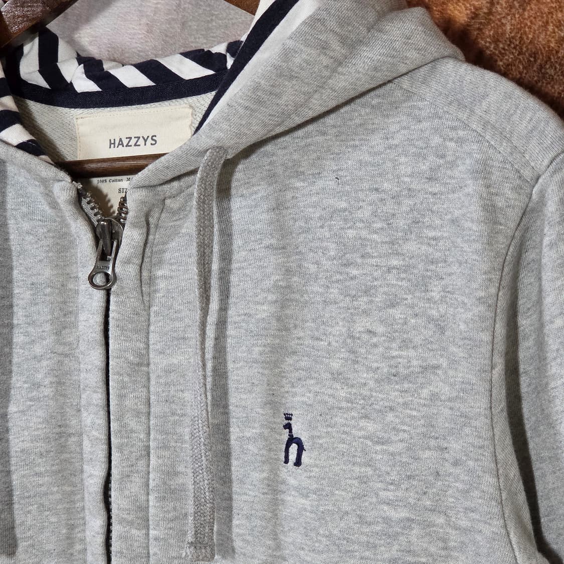 헤지스 그레이 로고 자수 투웨이 후드집업 상품이미지2