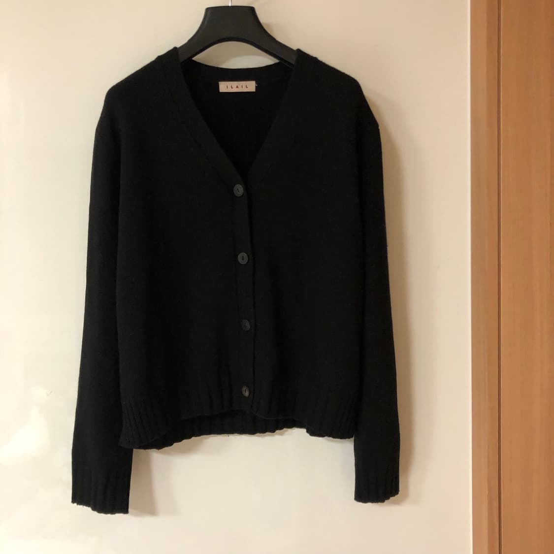일라일 22년 캐시미어100 블랙 검정 가디건 올드머니룩 출근룩 브이넥 상품이미지8