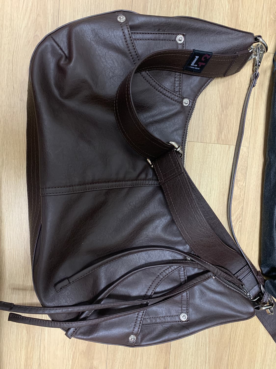 메종미네드 레더 새들 백 브라운 상품이미지4