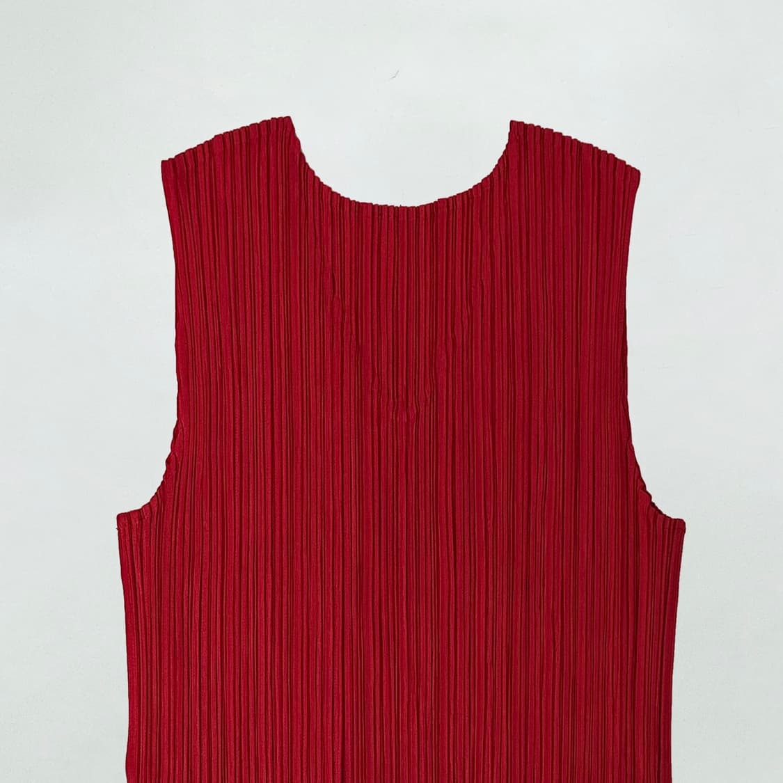 이세이미야케 플리츠플리즈 지그재그 헴 슬리브리스 탑 상품이미지6