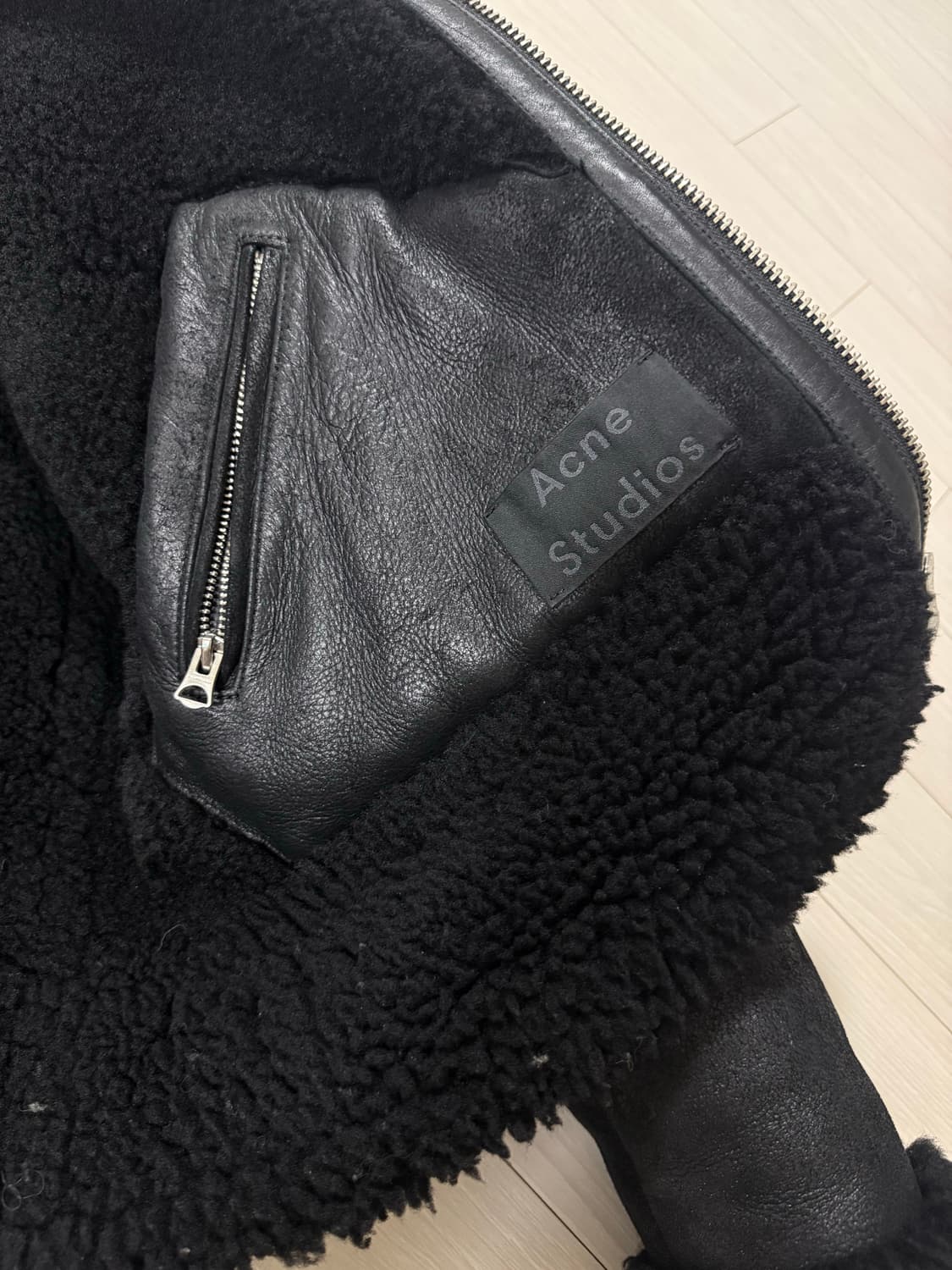 아크네스튜디오 이안 무스탕 50사이즈 상품이미지3