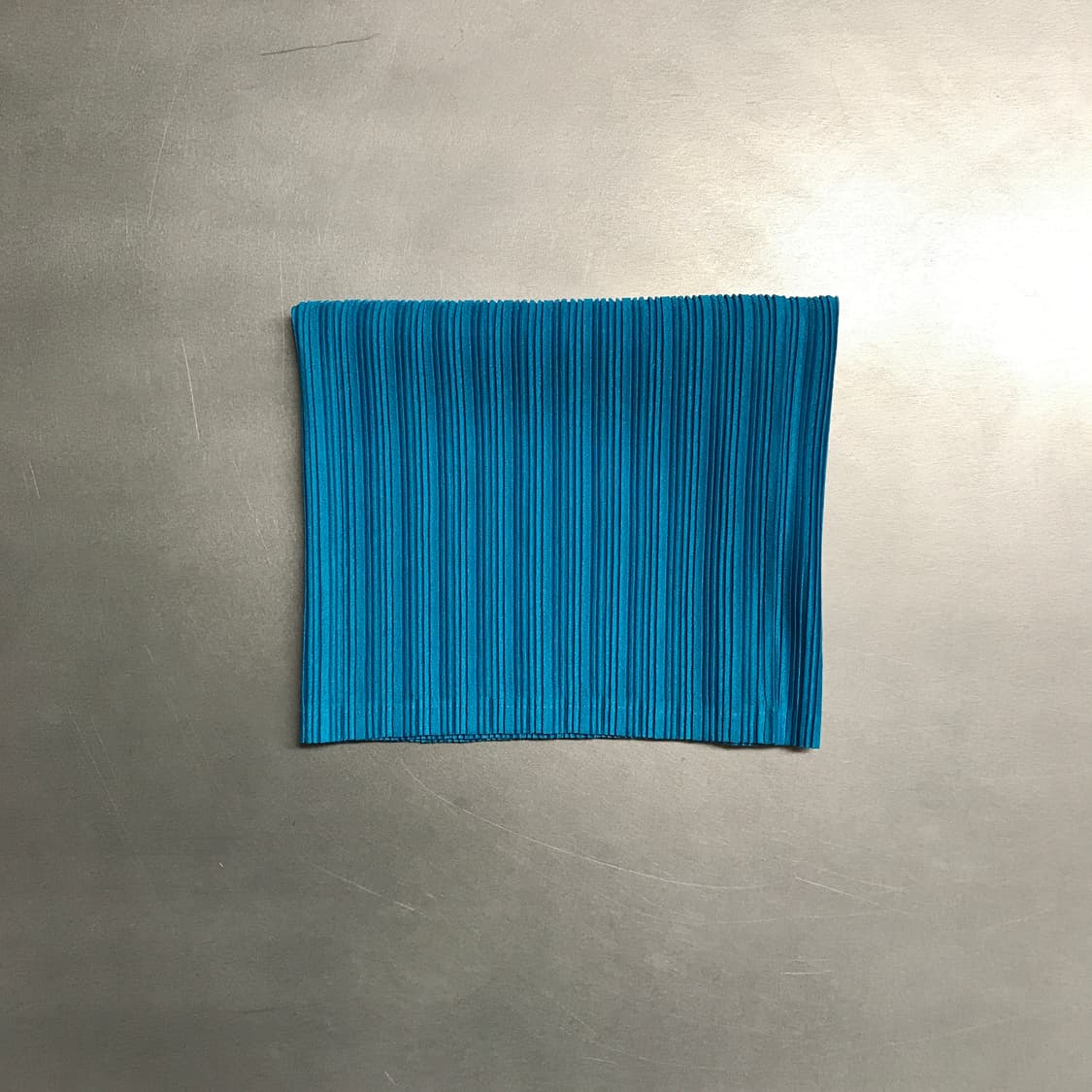 이세이 미야케 플리츠 플리즈 넥워머 코발트블루 상품이미지1