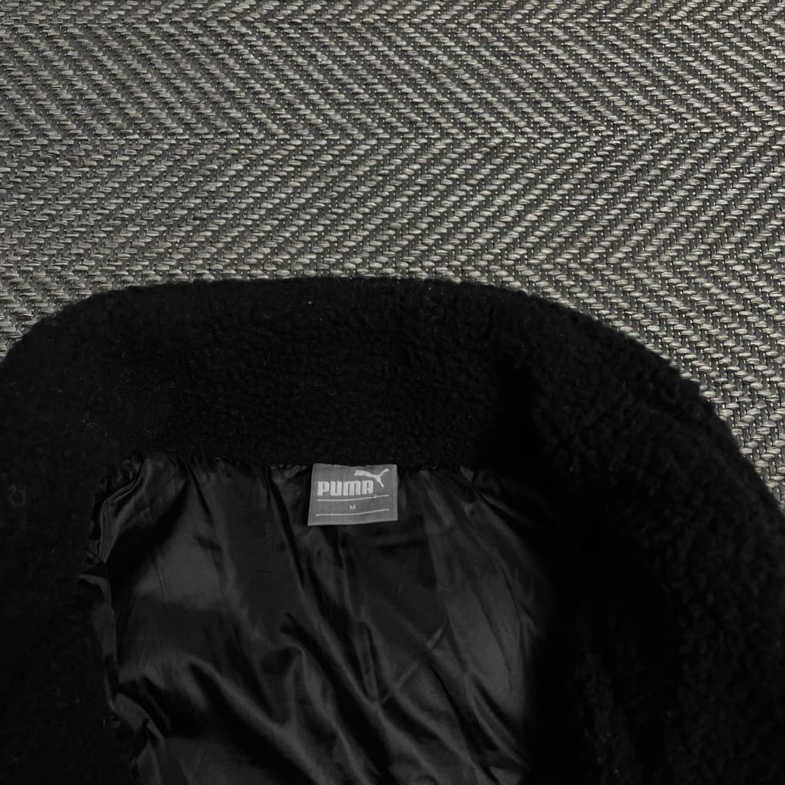 퓨마 자수로고 덕다운 푸퍼 쉐르파 플리스 패딩 블랙o 5340 상품이미지4