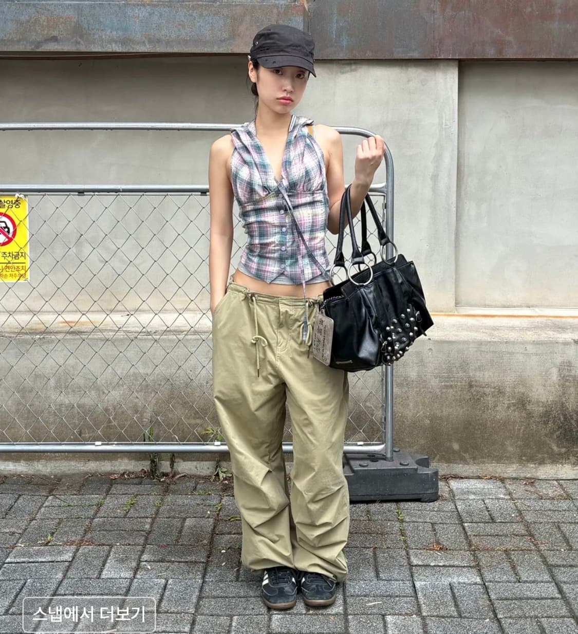 Metal Stud Tote Bag Black 상품이미지4