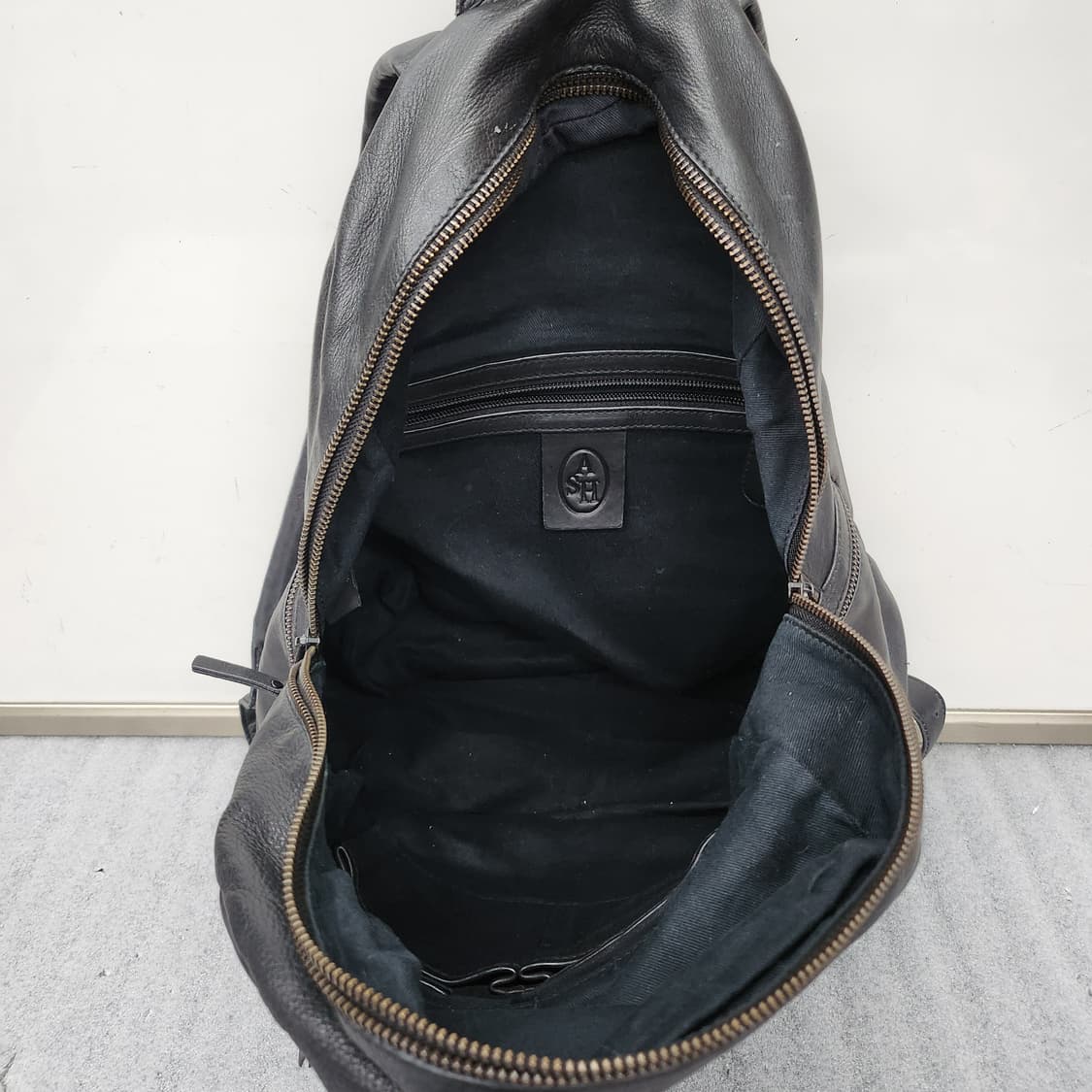 ASH 블랙 천연가죽 백팩 38x28x14cm 상품이미지7