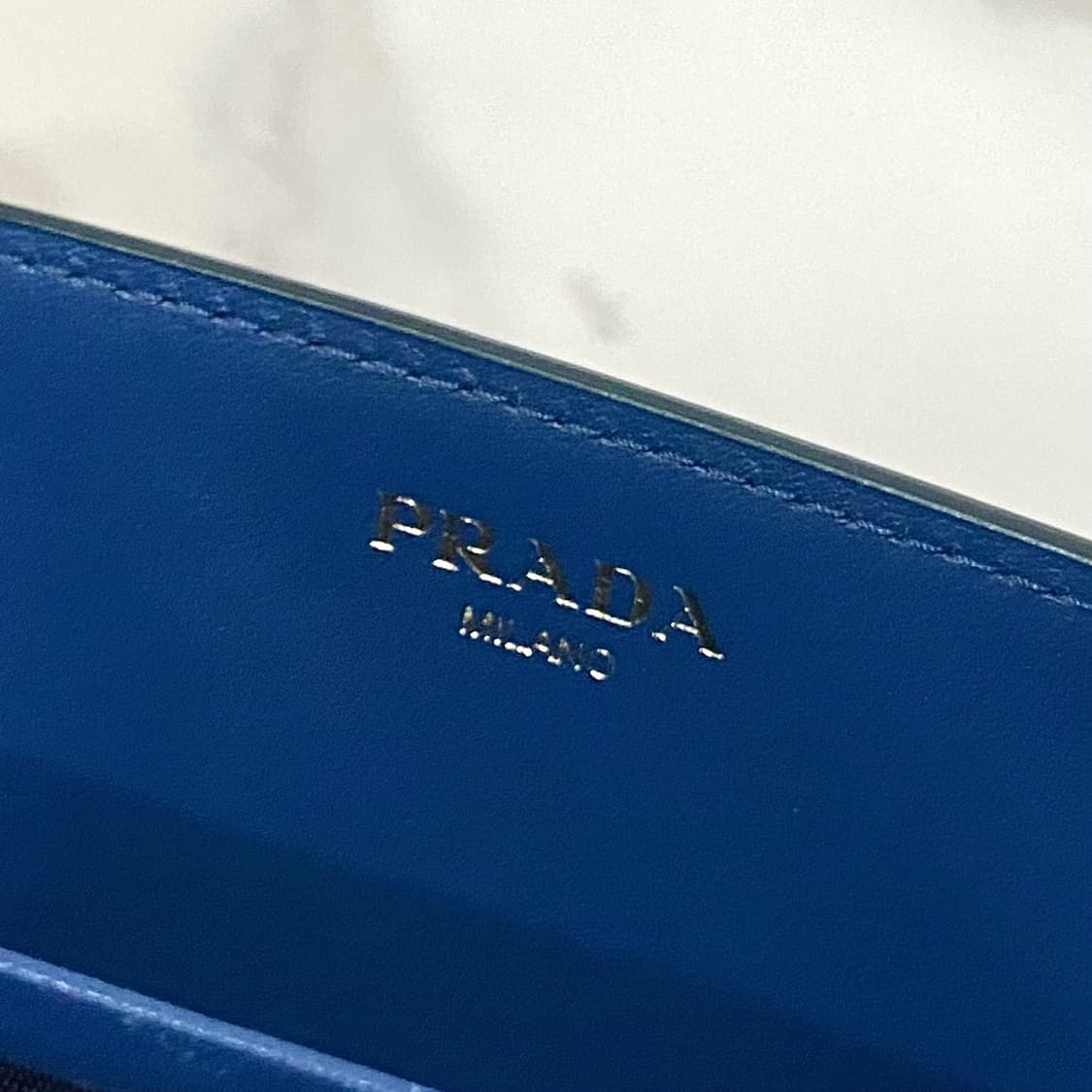 프라다 비텔로 무브 삼각로고 WOC 미니 체인 크로스백 블루 1BP021 상품이미지4