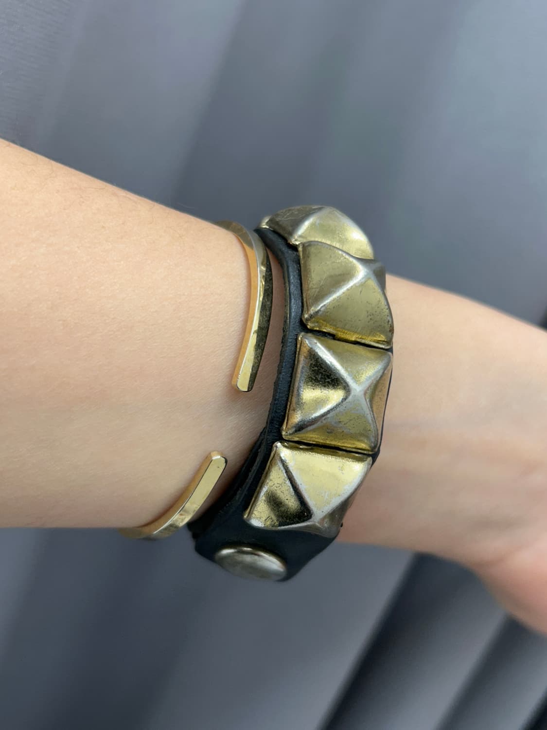 골드스터드 레더팔찌 상품이미지1