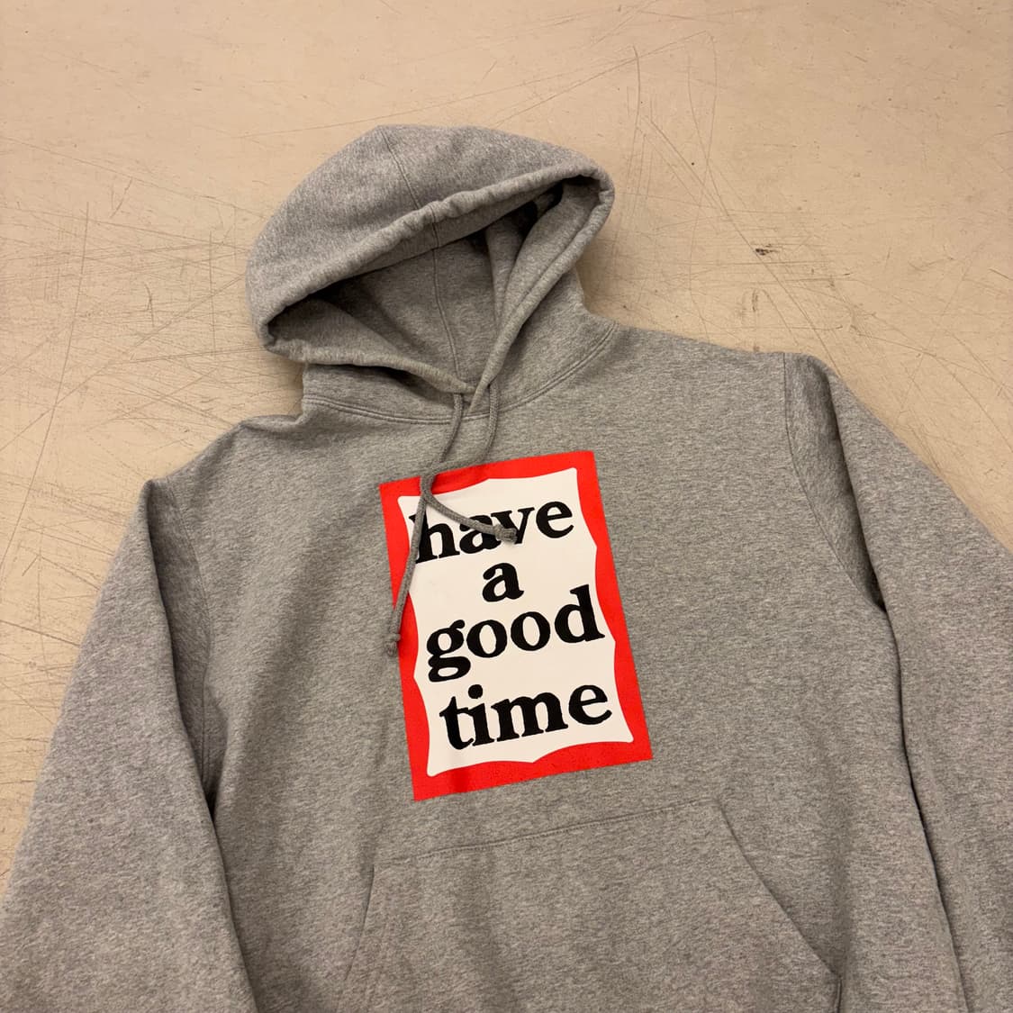 해브어굿타임 빅로고 그레이 후드티 상품이미지2
