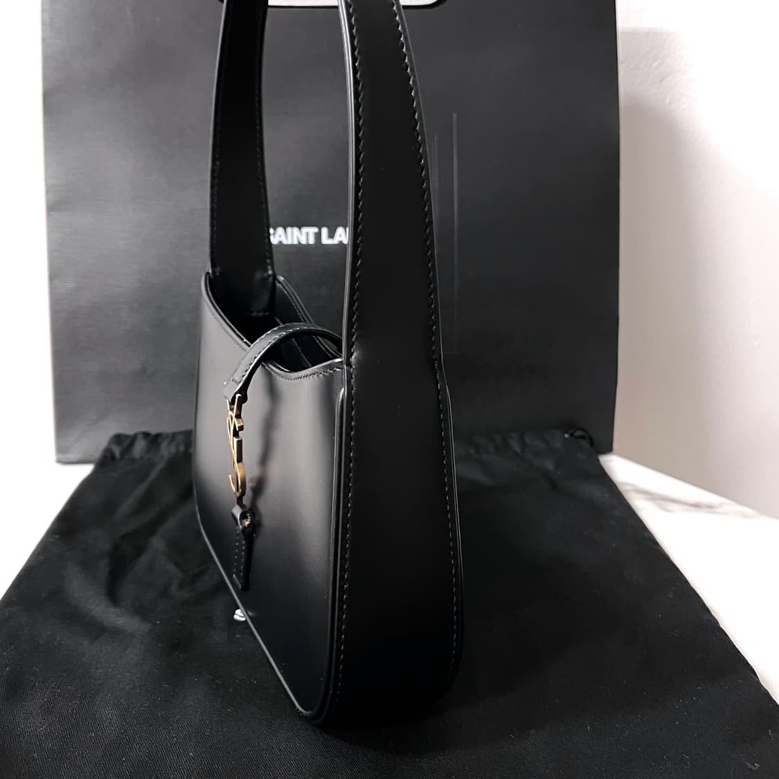 [S+급/정품] 생로랑 미니 호보백 le 5 a 7 가방 블랙 상품이미지4