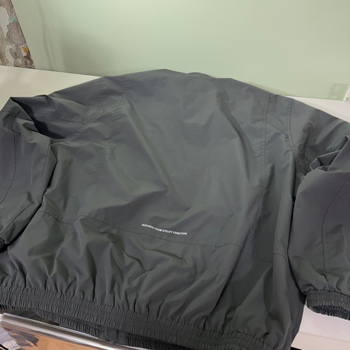 L 코드그라피 오버핏 진그레이 바람막이 자켓 상품이미지5