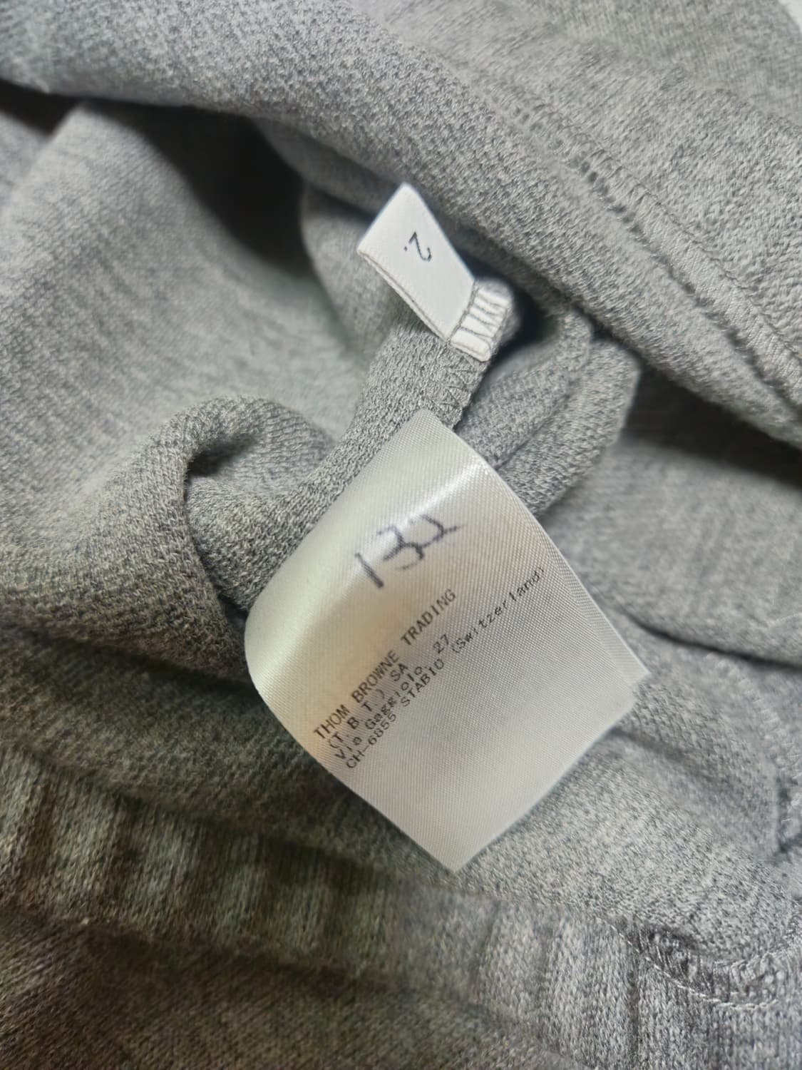 톰브라운 완장 하프집업 상품이미지8