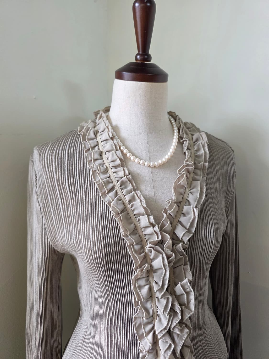 에바큐브 프릴 플리츠 가디건 상품이미지1