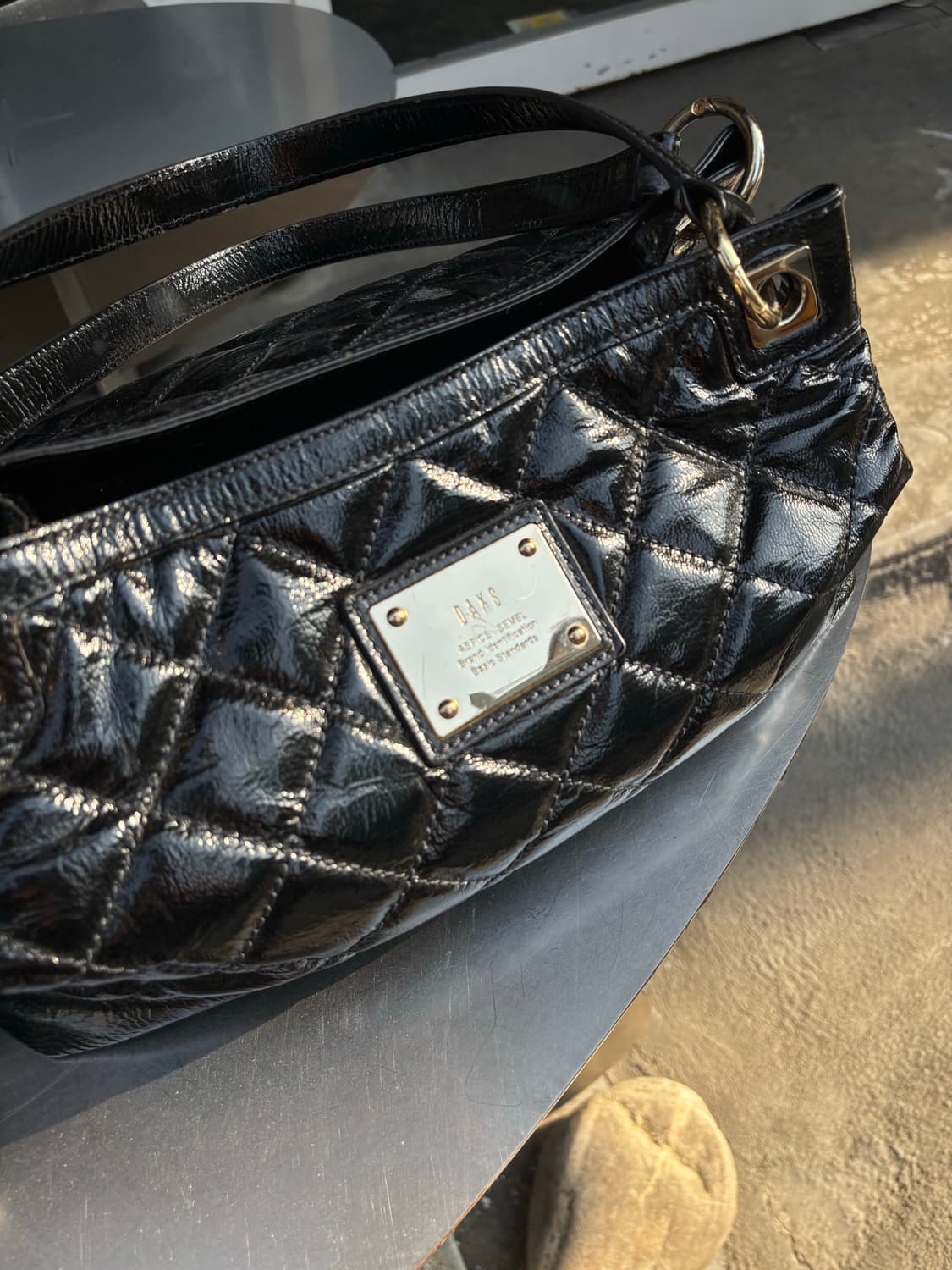 Daks 클래식 퀼팅 페이턴트 레더 숄더백 상품이미지2