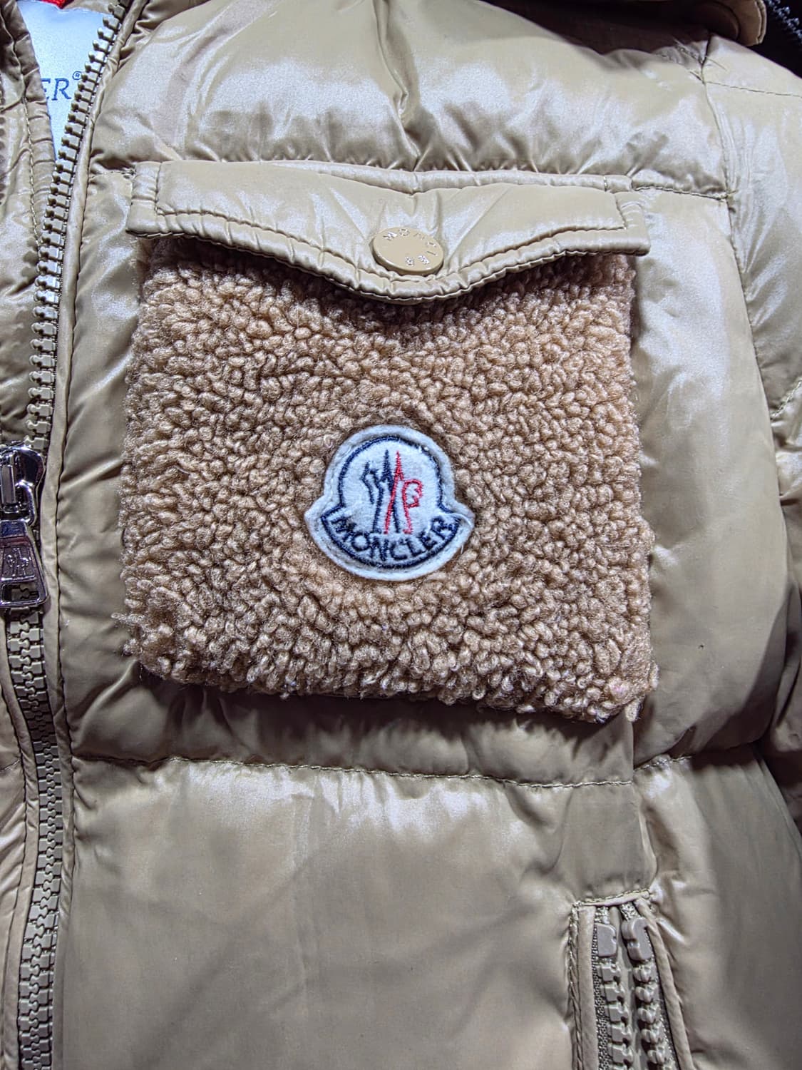 Moncler kids authentic down jacket. 상품이미지2