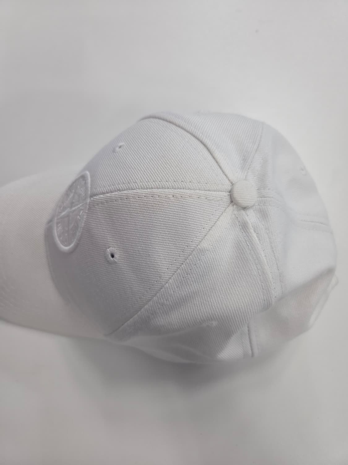 스톤아일랜드 자수 로고 베이스볼 캡 화이트 상품이미지2