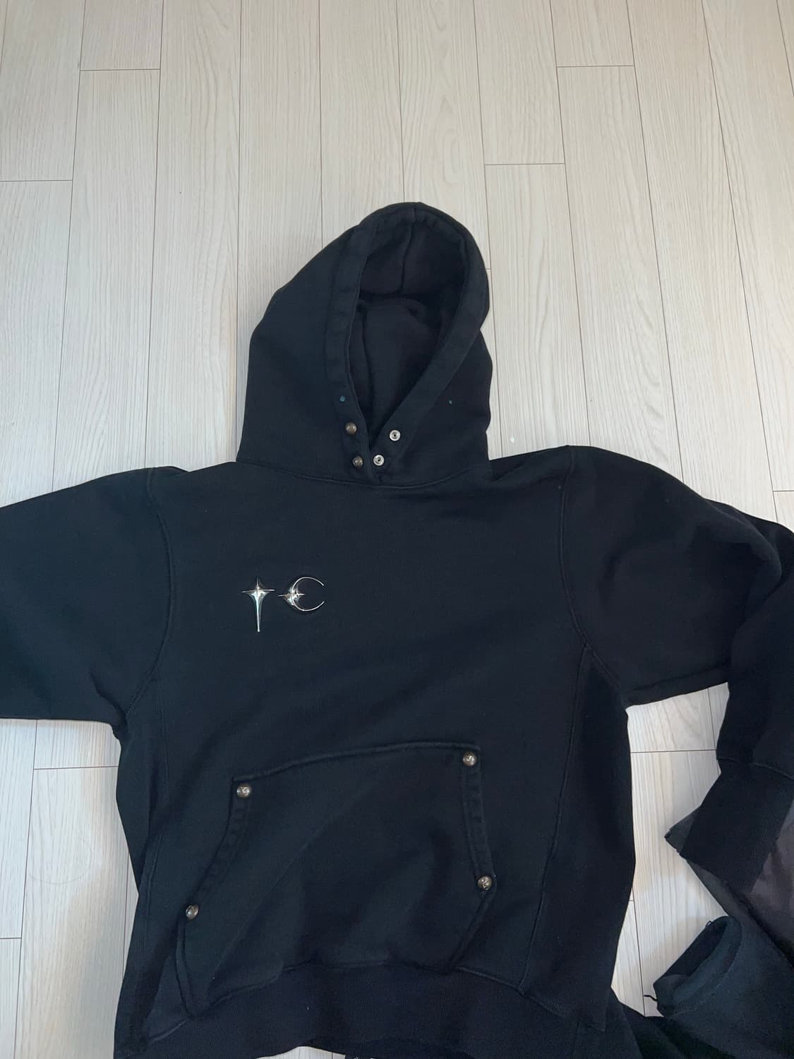 떠그클럽 아머 후드티 블랙 상품이미지2