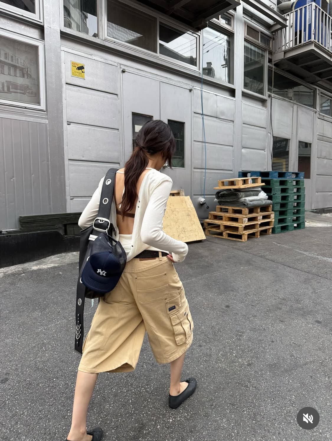 WOMEN MOKSHA BERMUDA PANTS BEIGE 상품이미지2