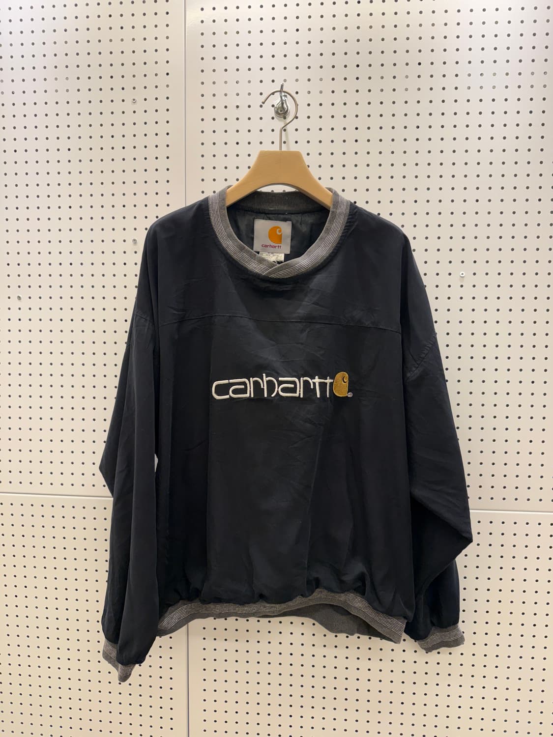 칼하트 로고 풀오버 윈드브레이커  상품이미지2