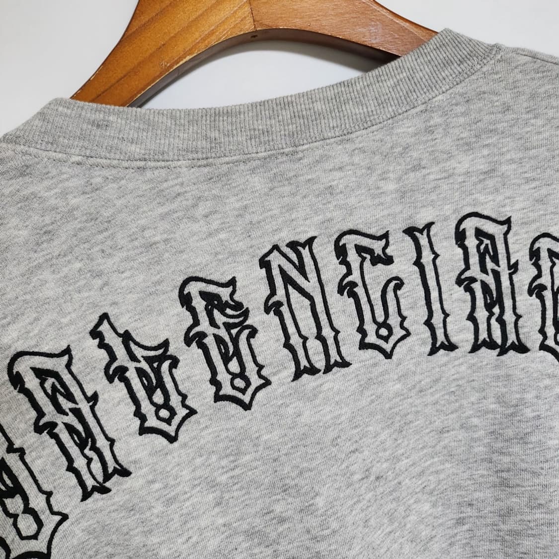 L 발렌시아가 그레이 타투 자수 맨투맨 570807 상품이미지2