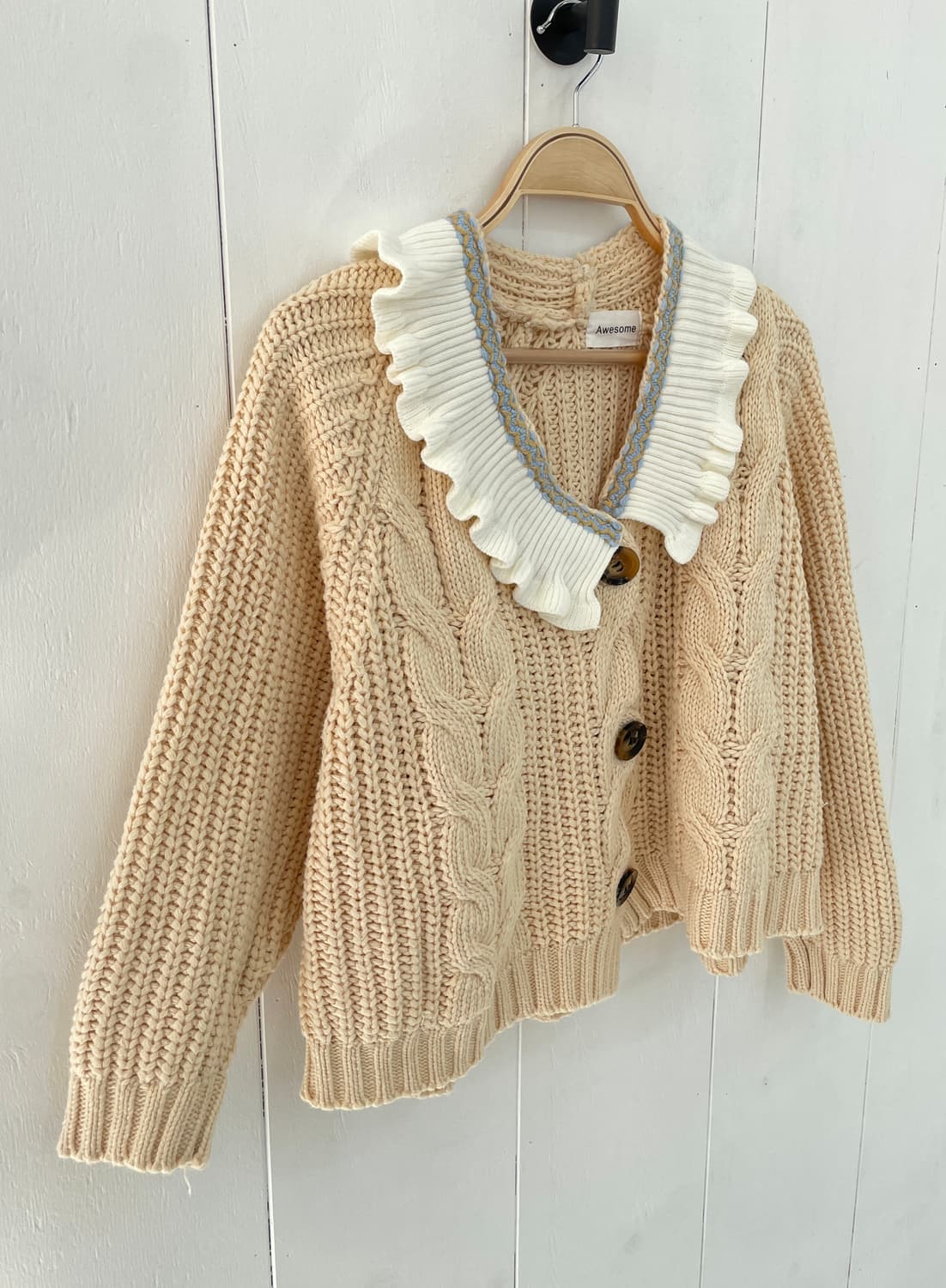 Awesome(어썸) 배색 프릴 칼라 케이블 니트 가디건 상품이미지5