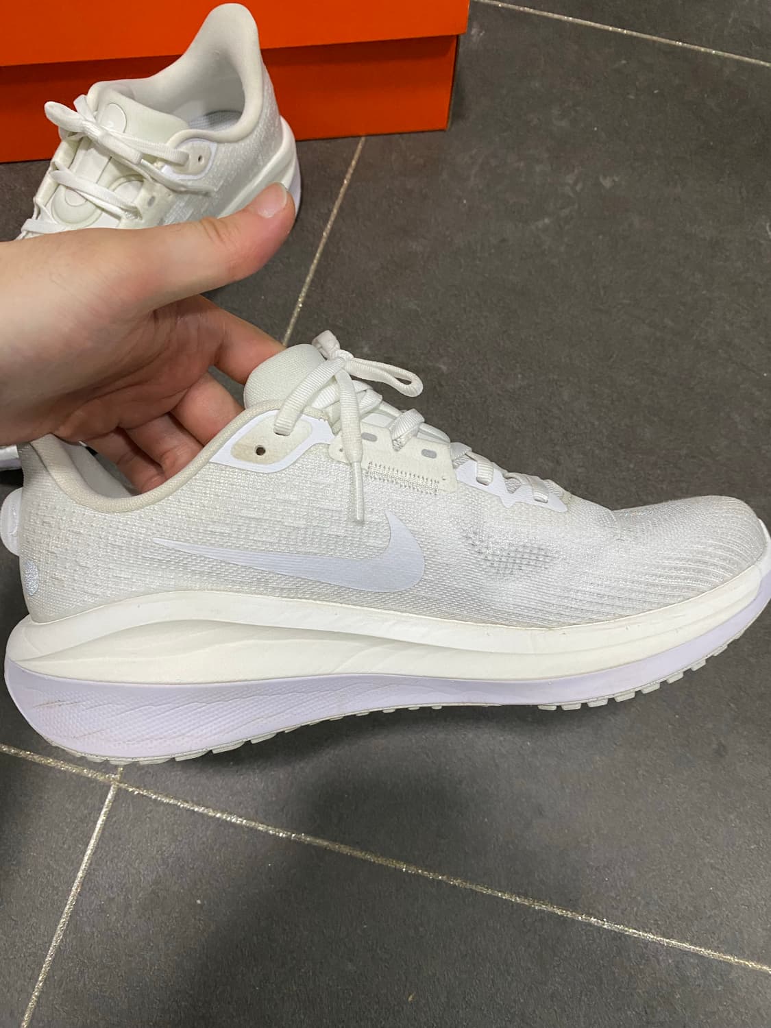 풀박스)나이키 보메로17 러닝화 260 운동화-화이트 상품이미지2