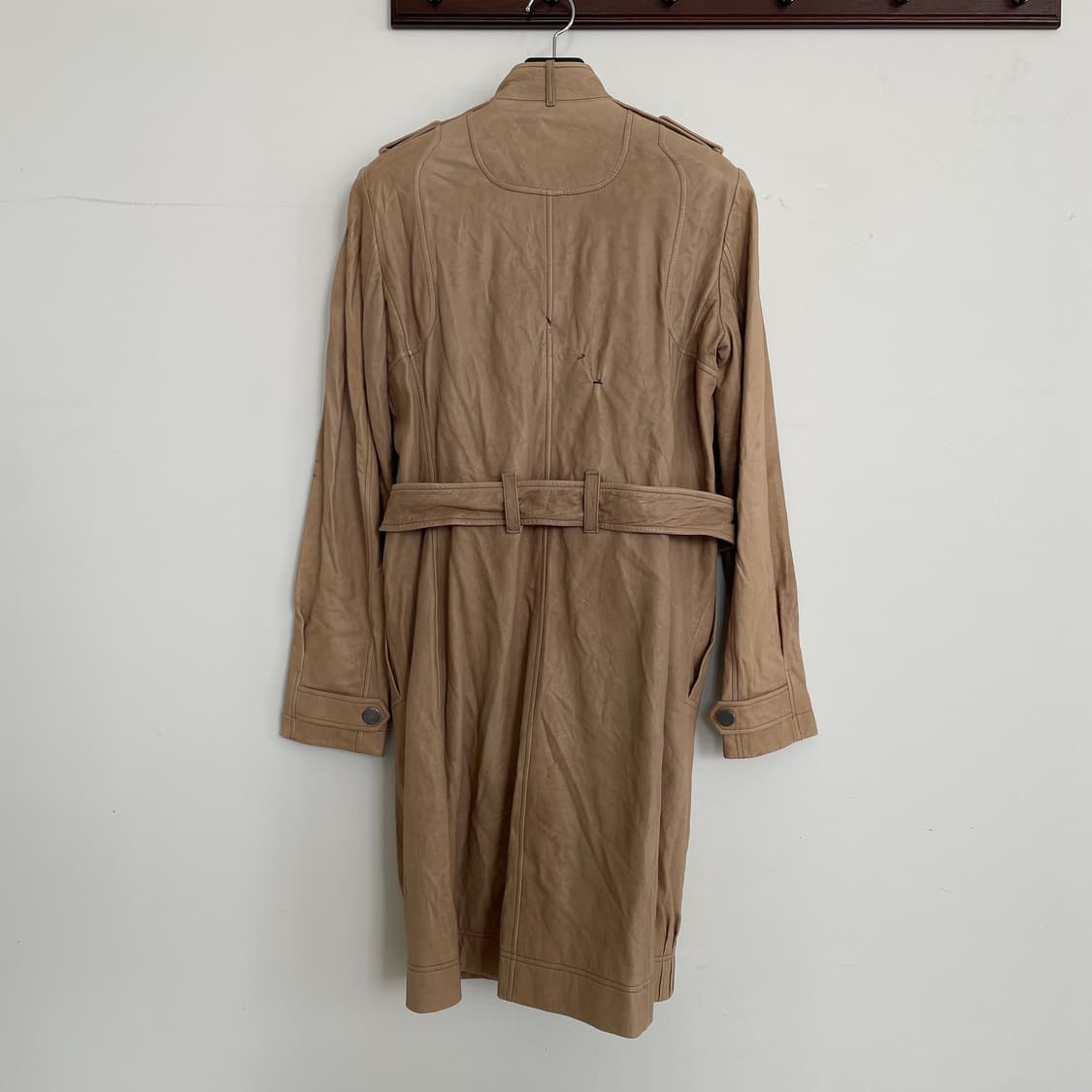 크리스찬 디올 양가죽 브라운 벨티드 견장 롱 코트 상품이미지3