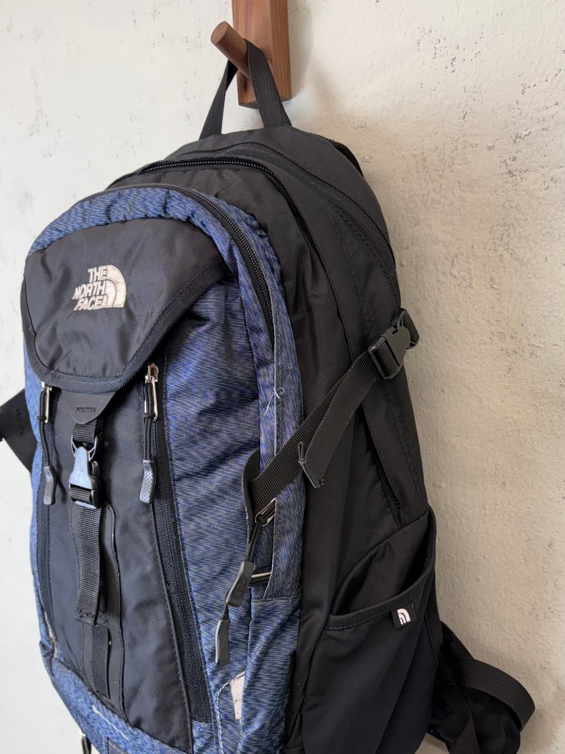 노스페이스 서지 백팩 블랙 블루 상품이미지4